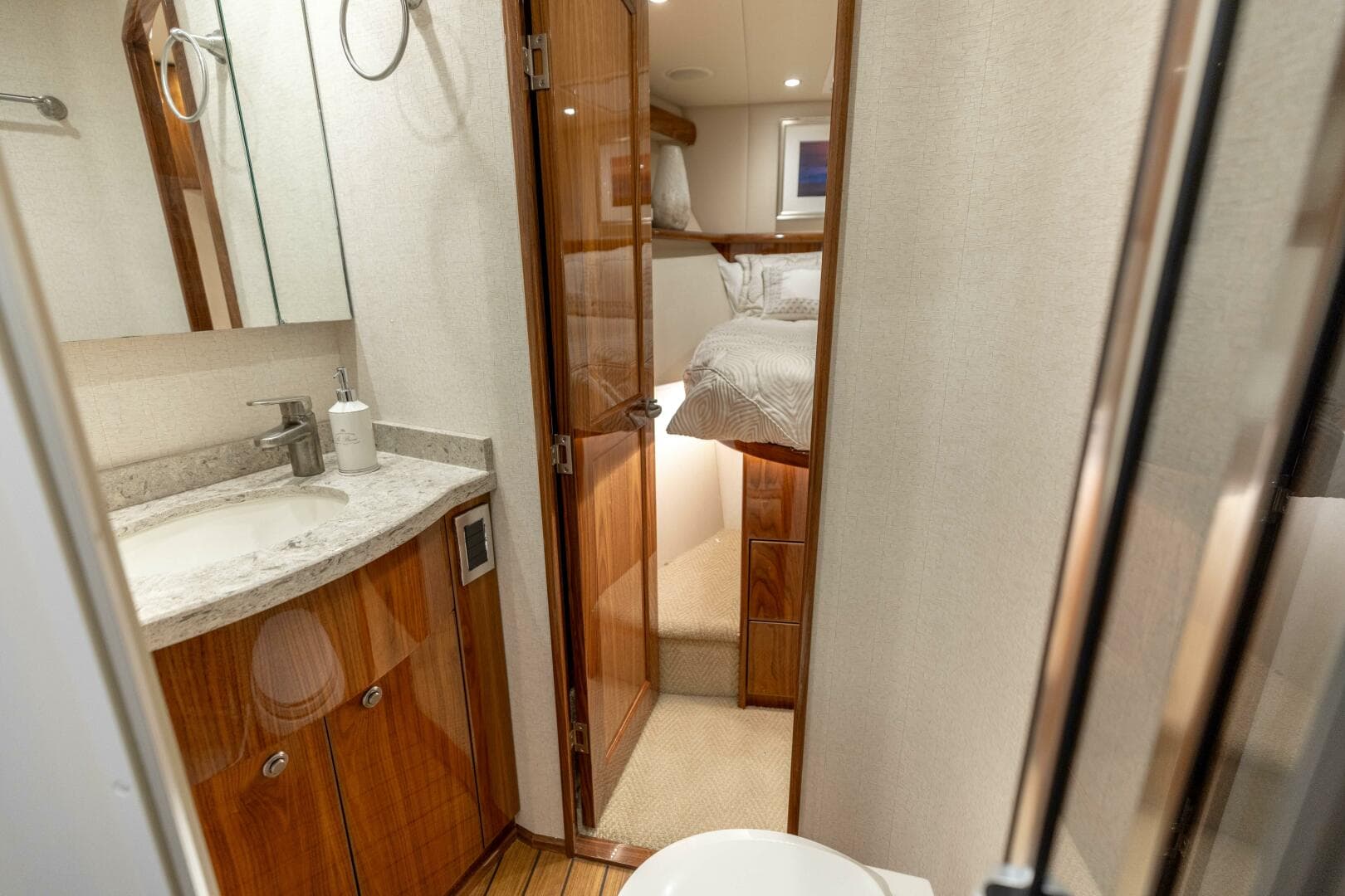 2020 Viking 62 Convertible — photo 28