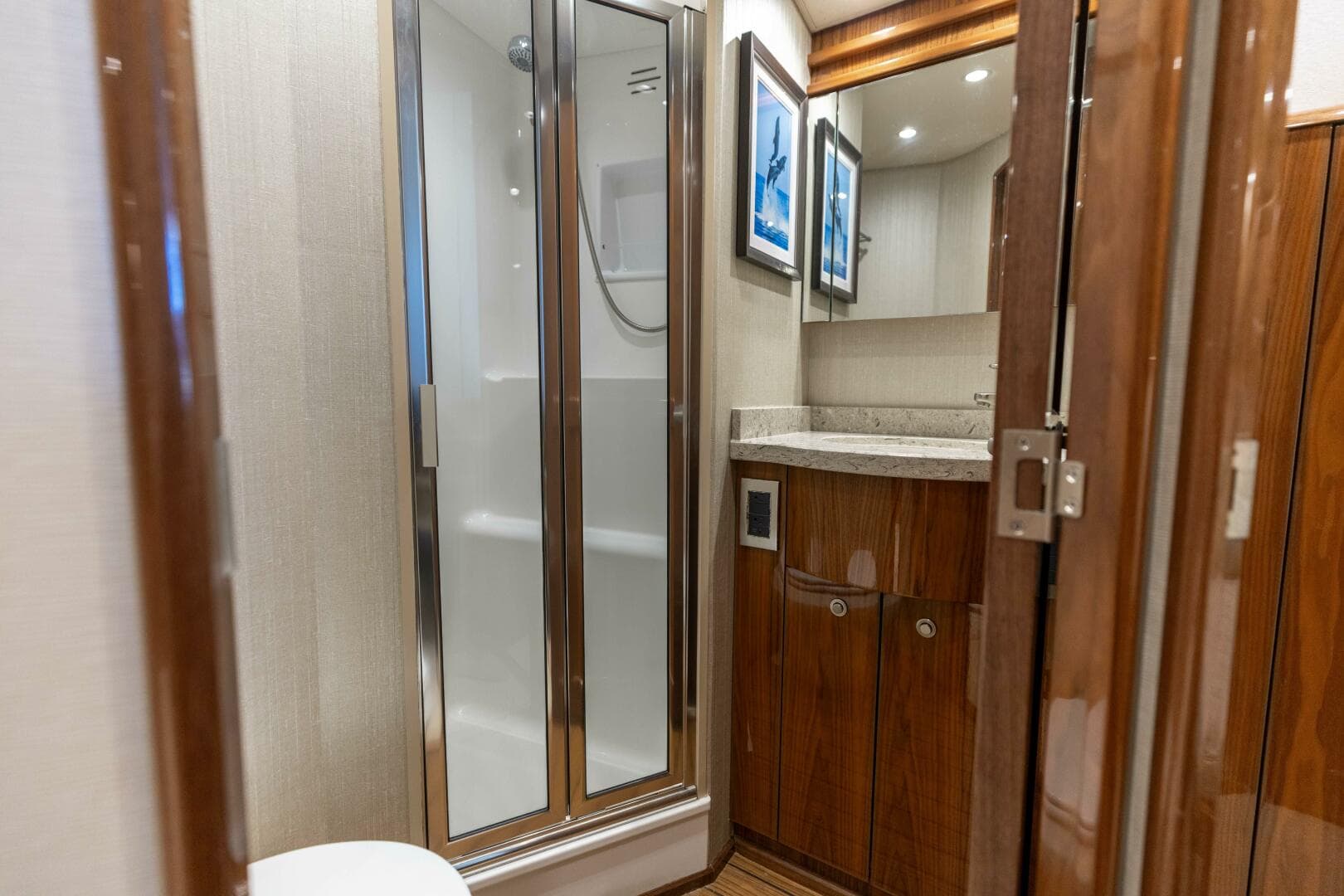 2020 Viking 62 Convertible — photo 22