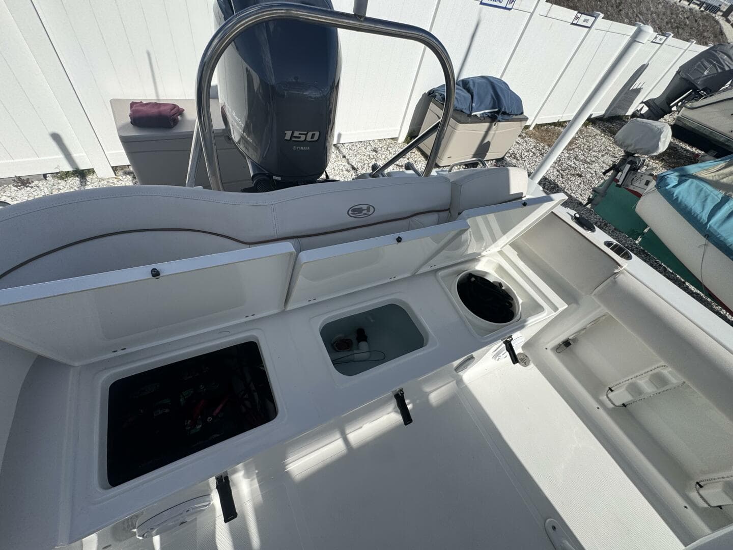 2021 Sea Hunt Ultra 219 — photo 37