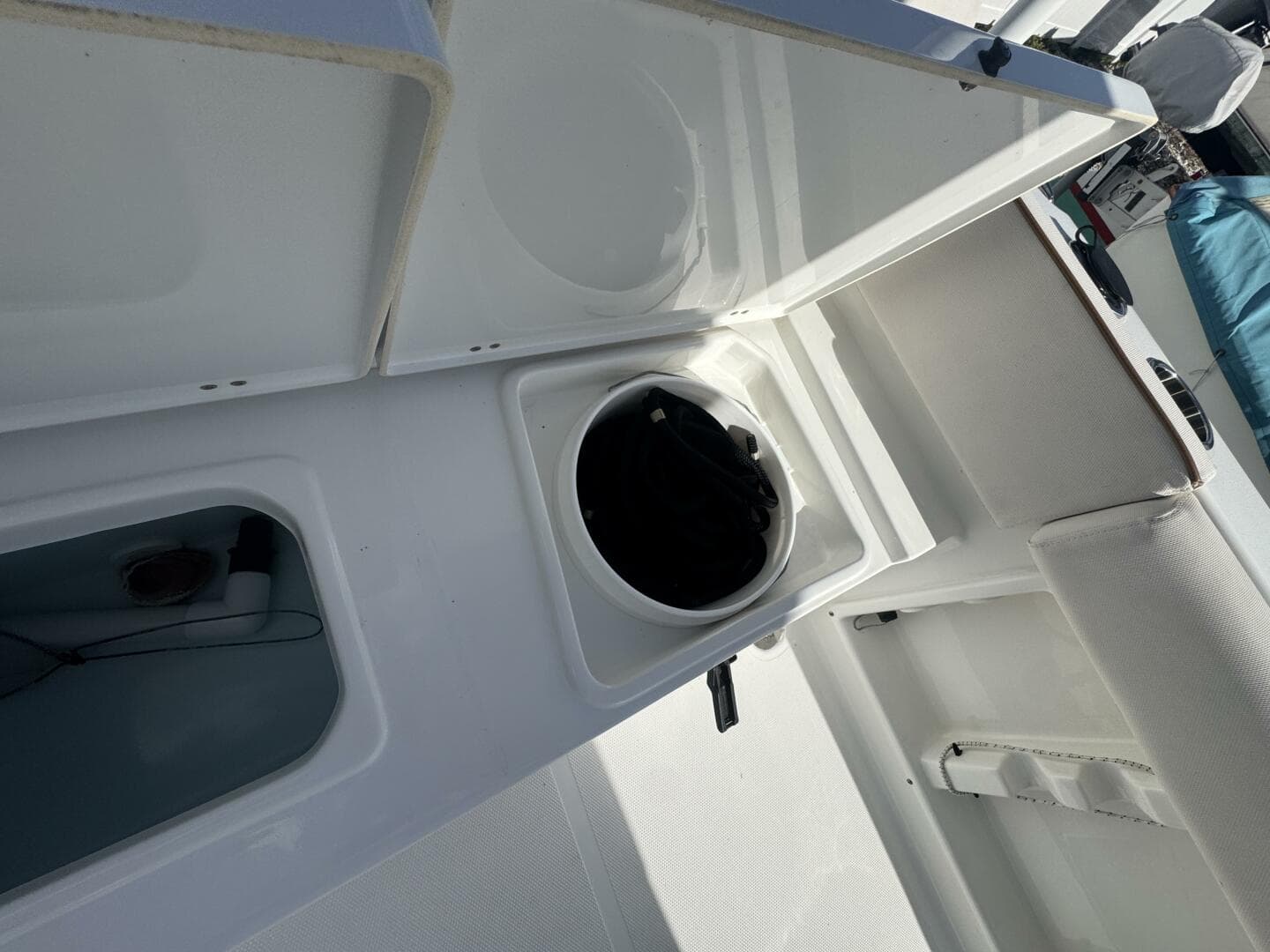 2021 Sea Hunt Ultra 219 — photo 36