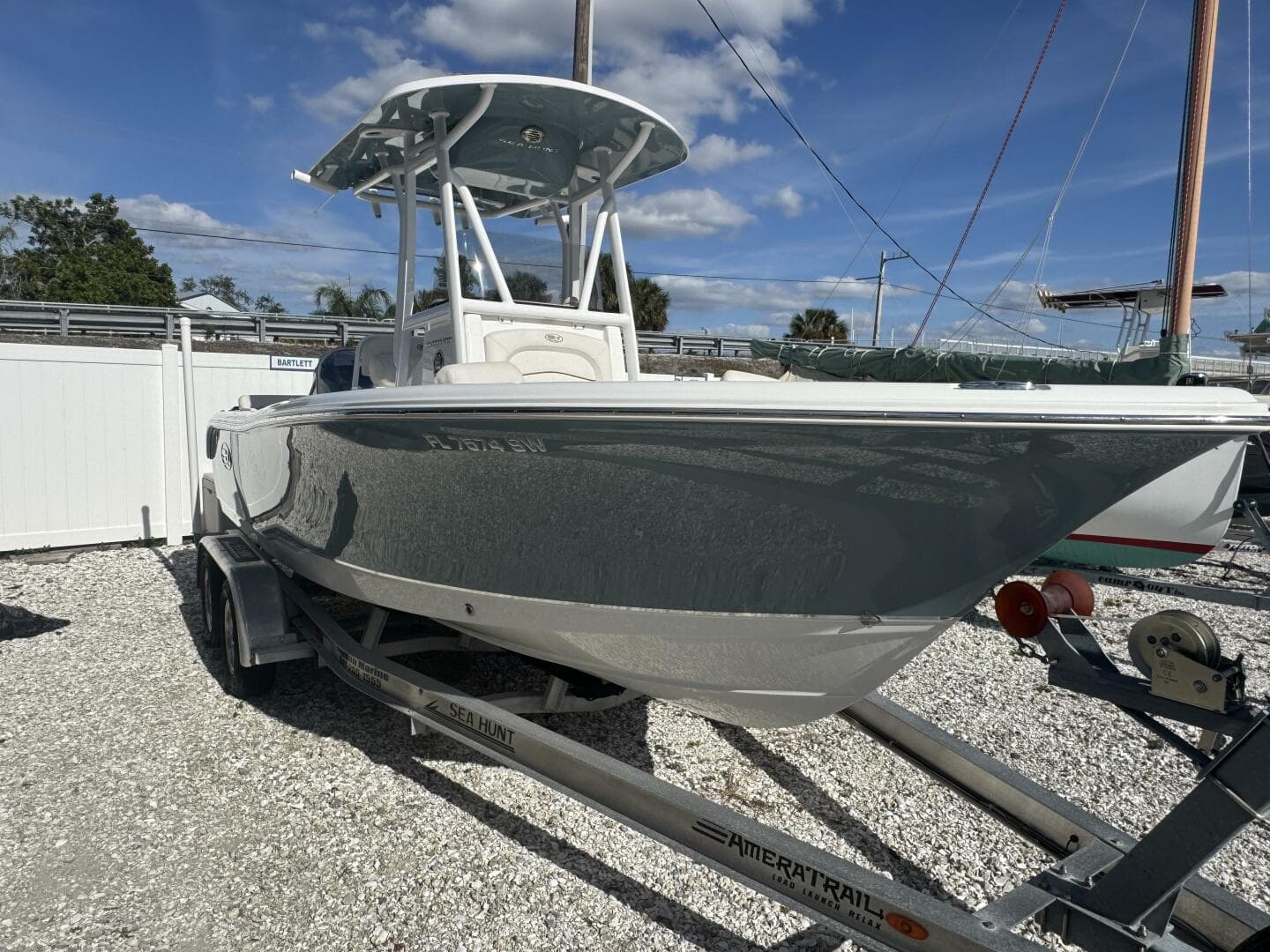 2021 Sea Hunt Ultra 219 — photo 2