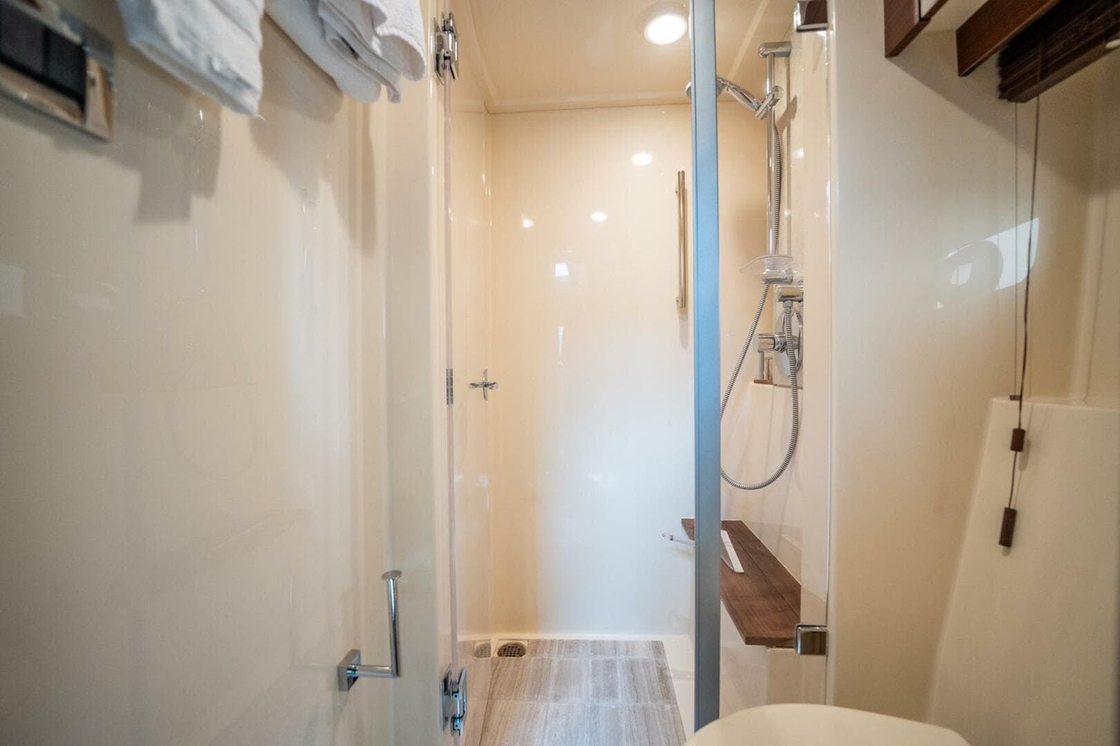 2015 Sea Ray 510 Sundancer — photo 98