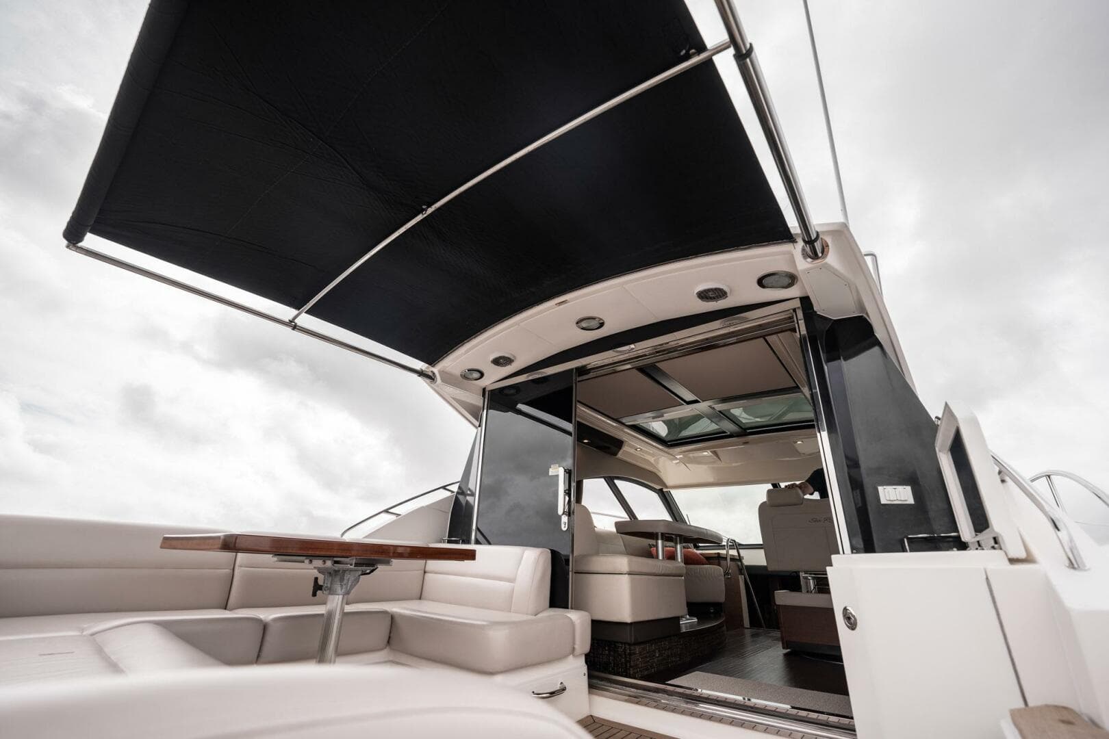 2015 Sea Ray 510 Sundancer — photo 118