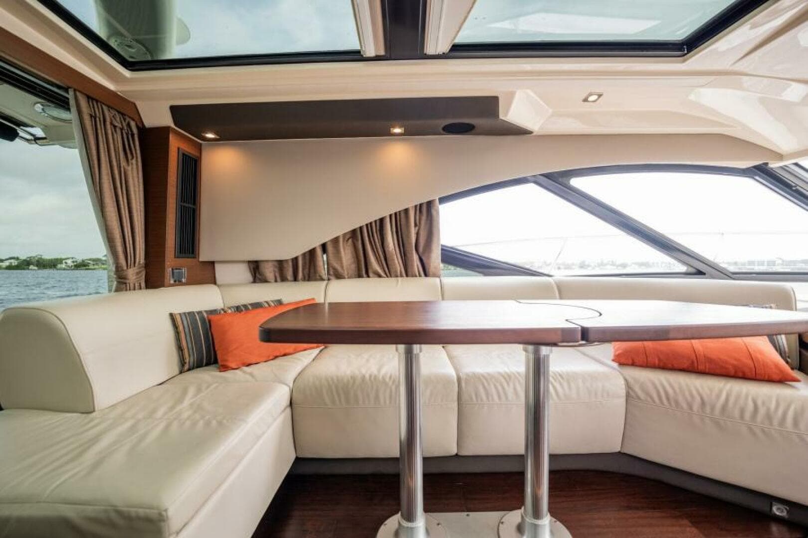 2015 Sea Ray 510 Sundancer — photo 9