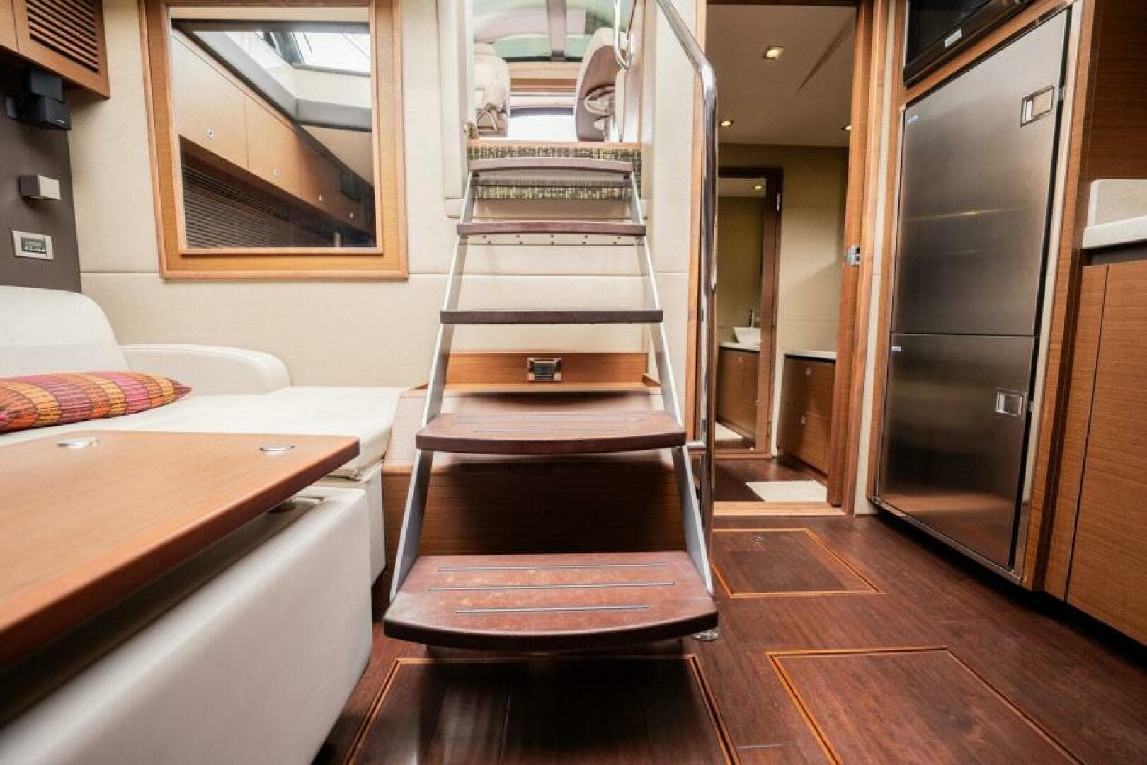 2015 Sea Ray 510 Sundancer — photo 24