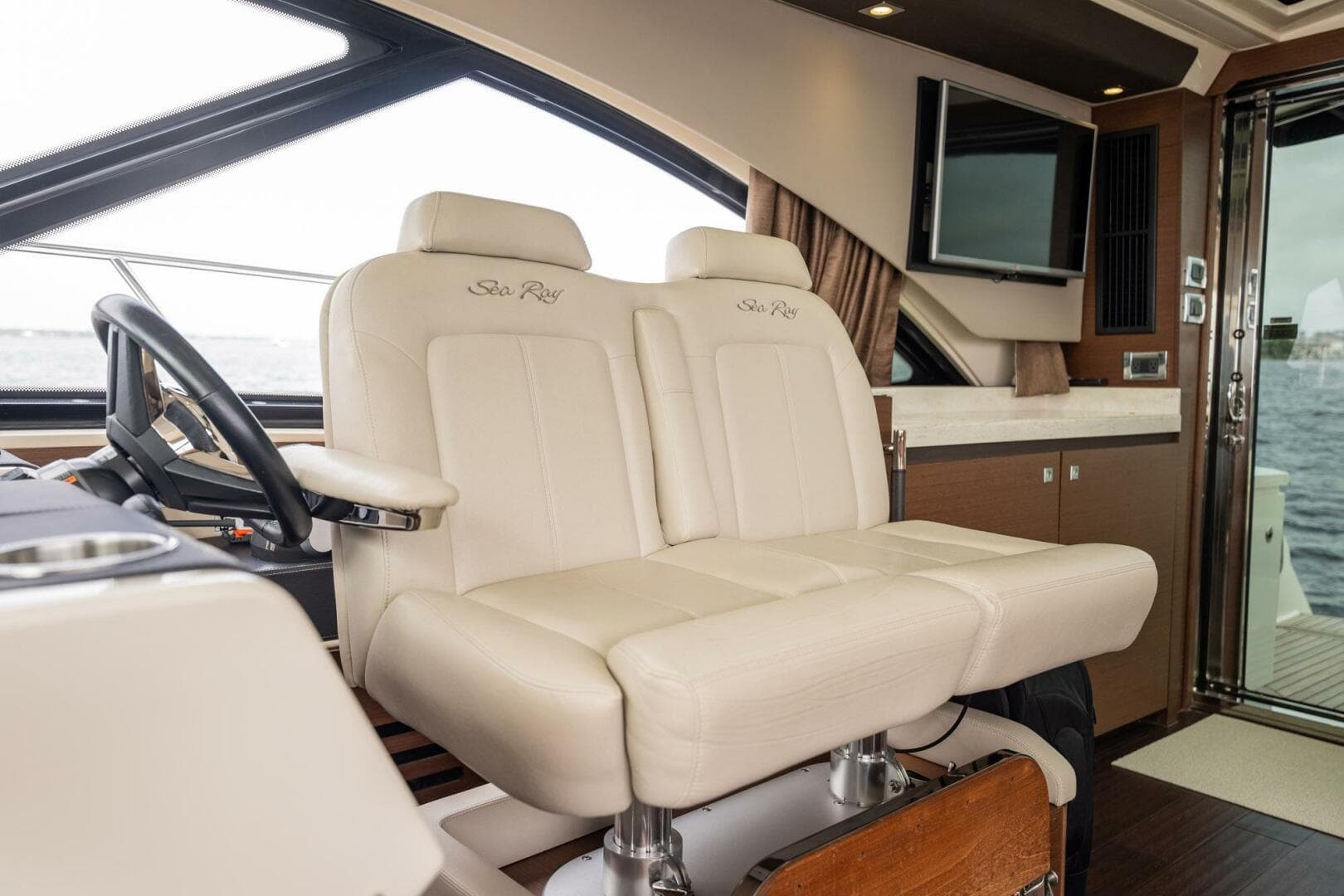 2015 Sea Ray 510 Sundancer — photo 81