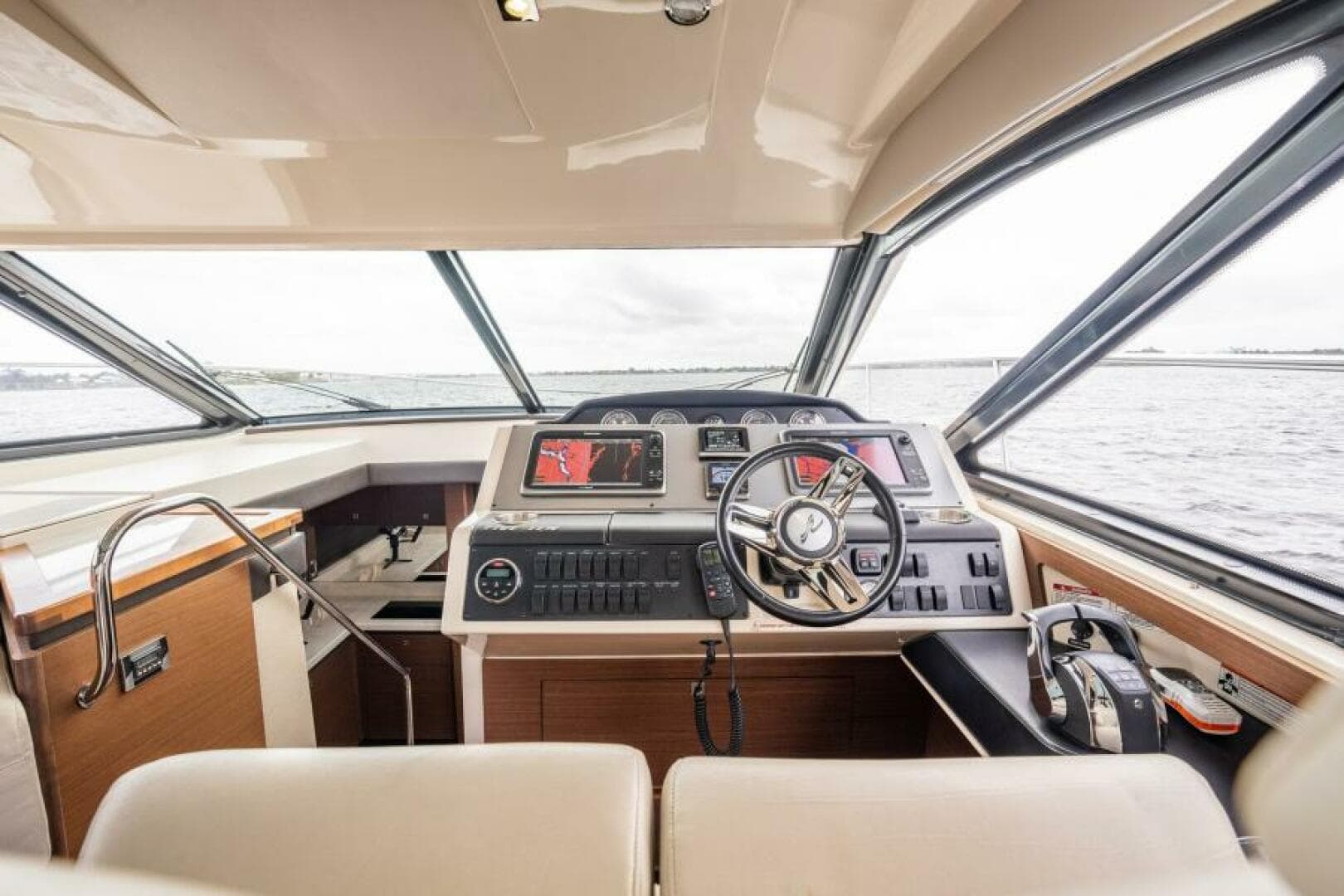 2015 Sea Ray 510 Sundancer — photo 23