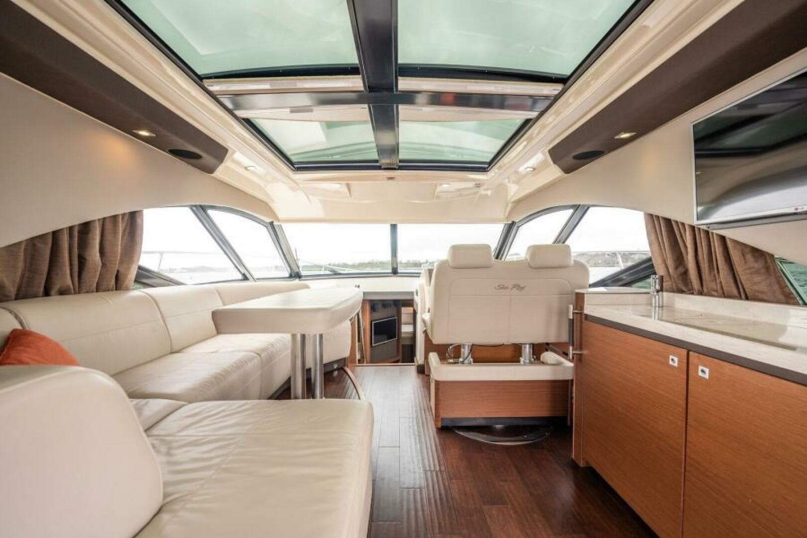 2015 Sea Ray 510 Sundancer — photo 6