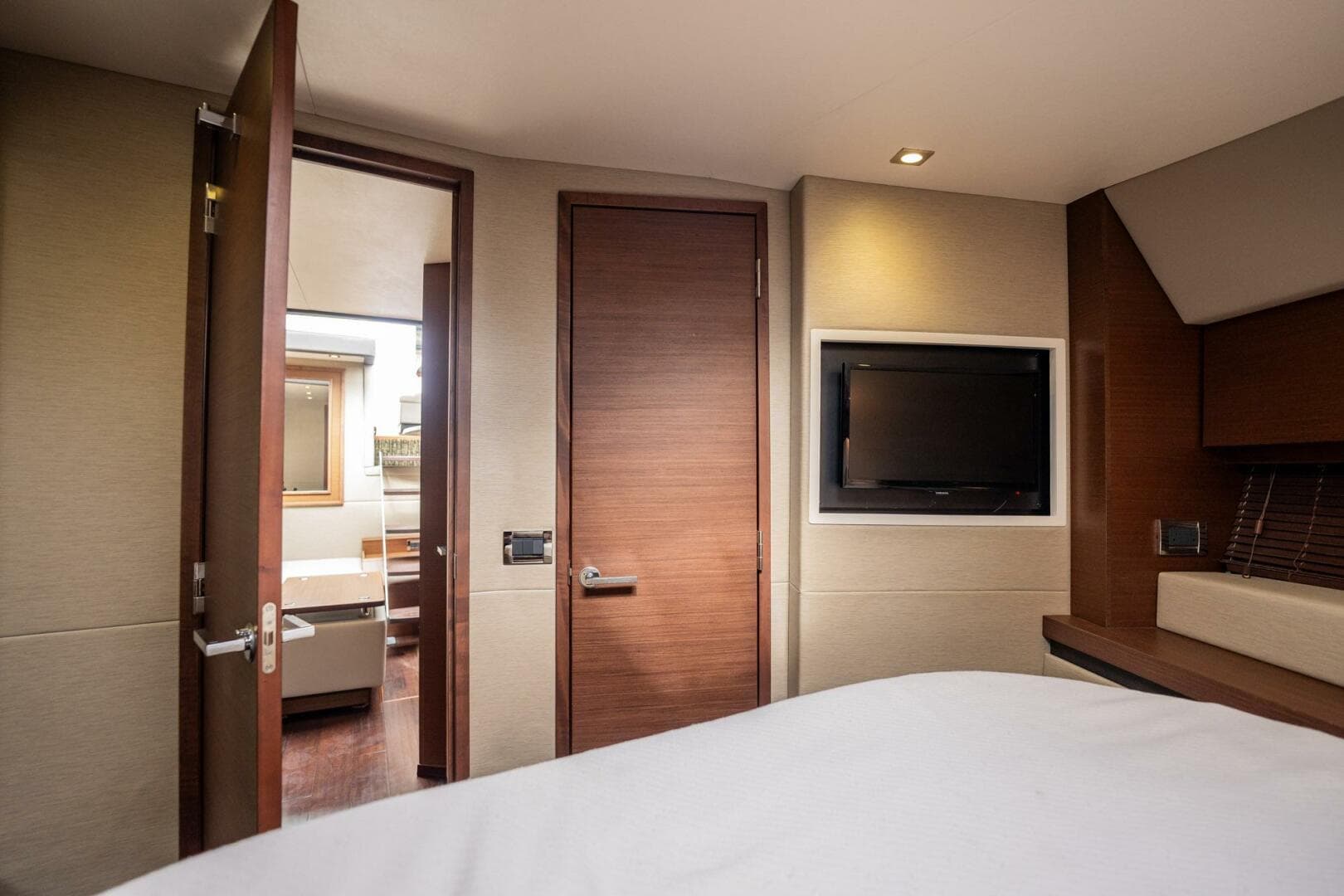 2015 Sea Ray 510 Sundancer — photo 104