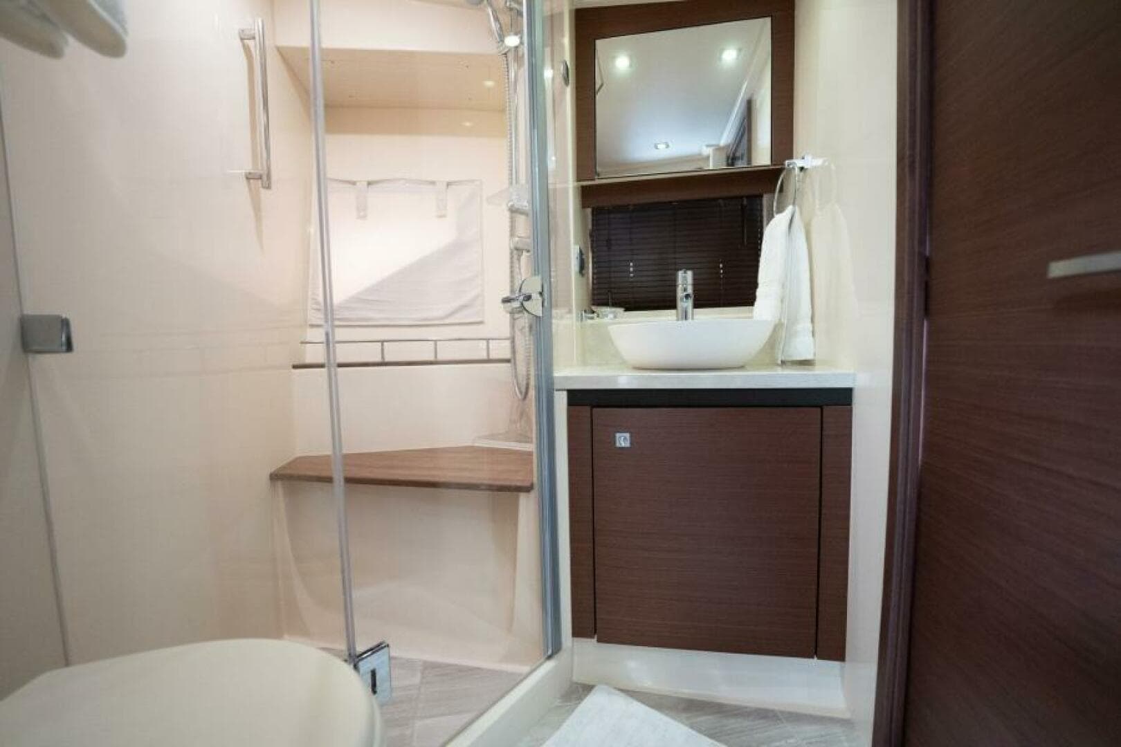 2015 Sea Ray 510 Sundancer — photo 40