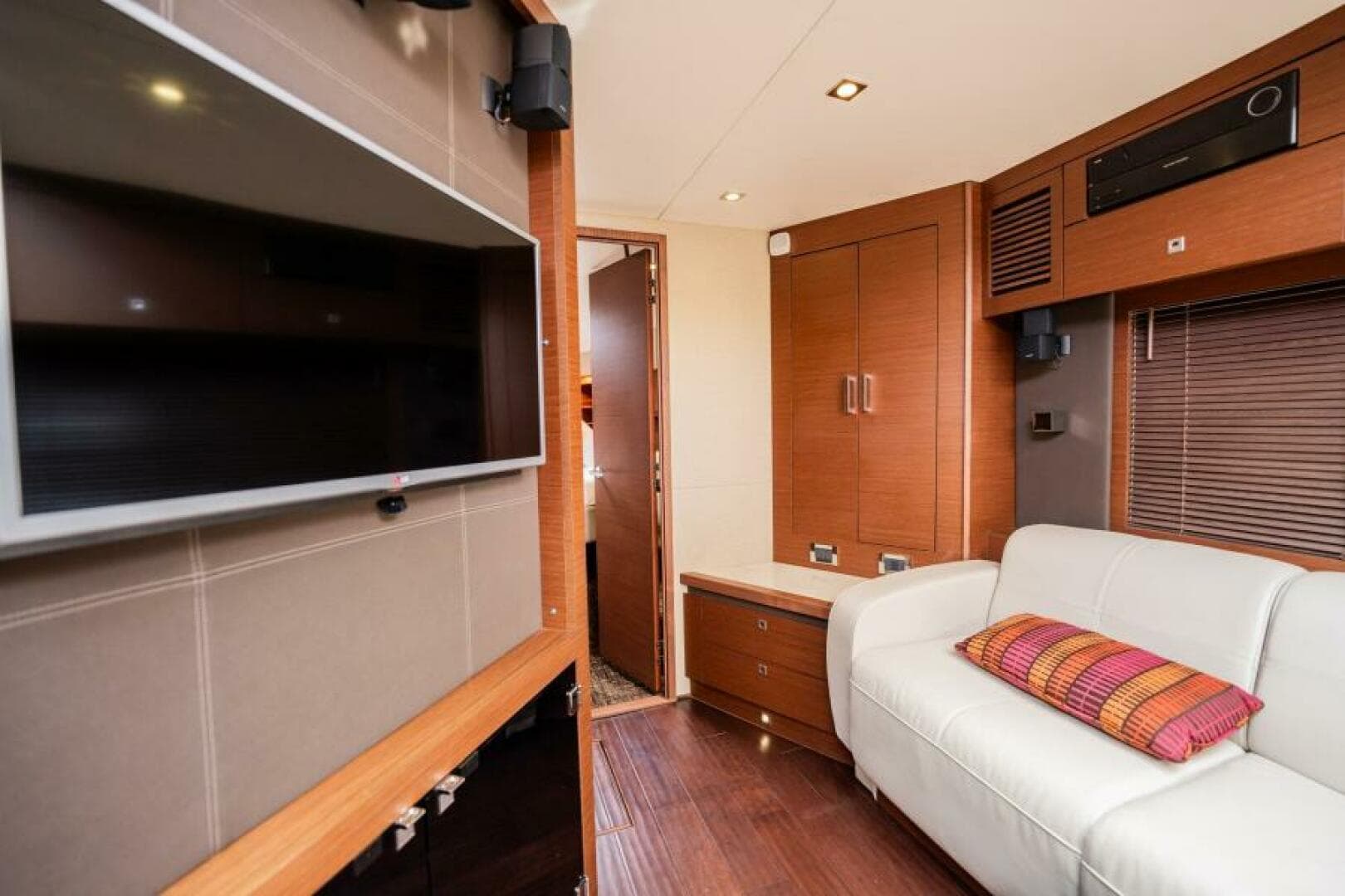 2015 Sea Ray 510 Sundancer — photo 27