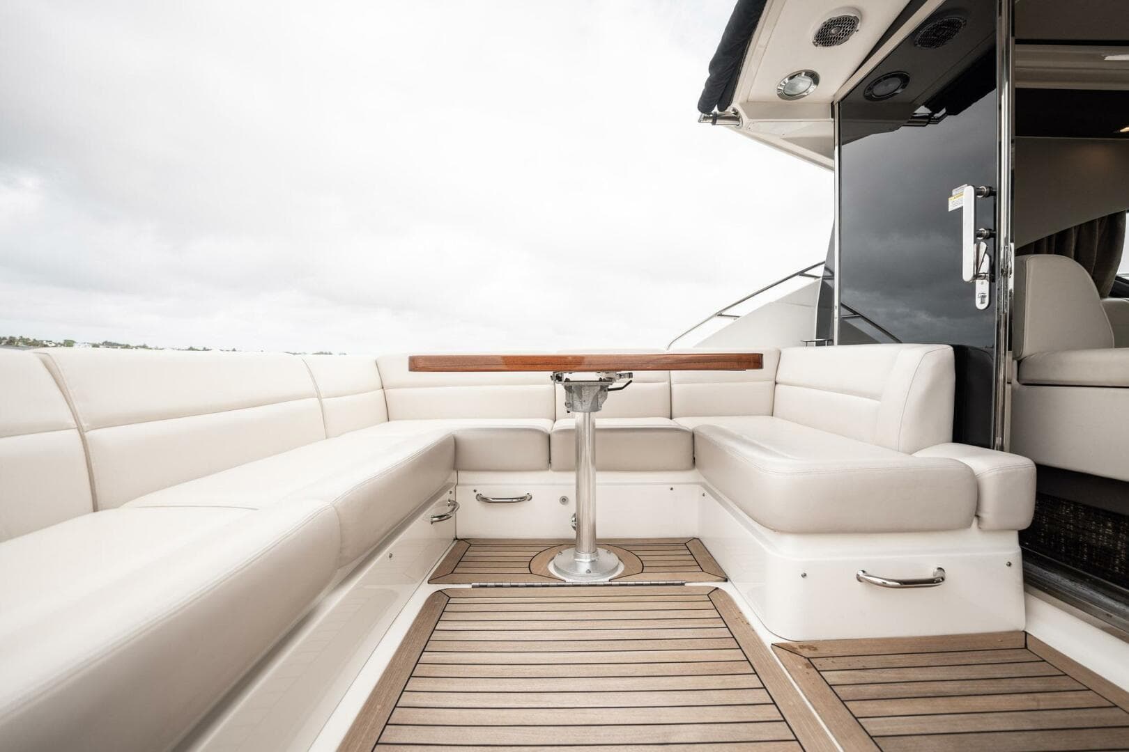 2015 Sea Ray 510 Sundancer — photo 112