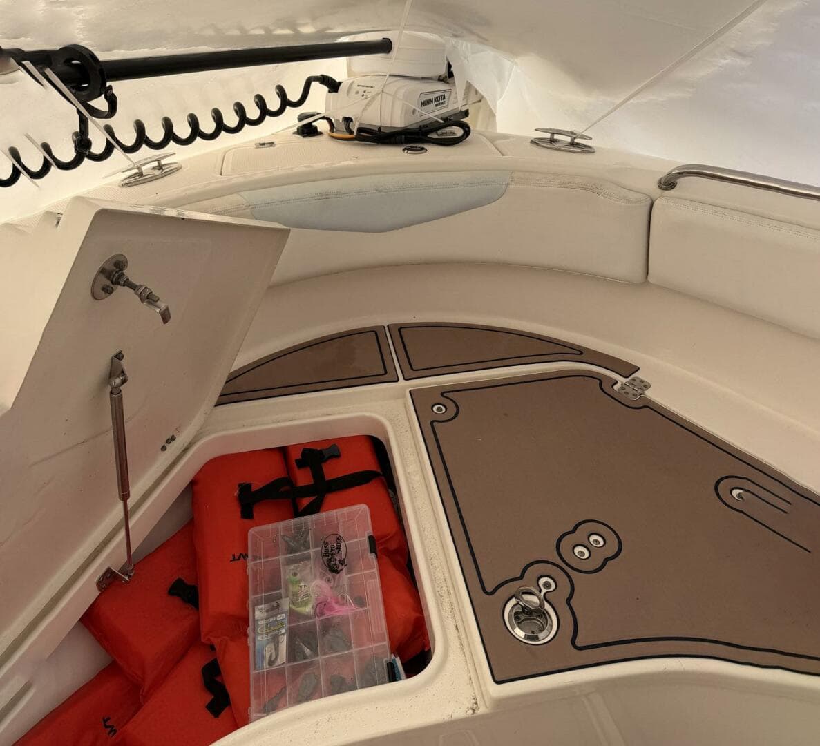 2015 Robalo R222 Center Console — photo 8