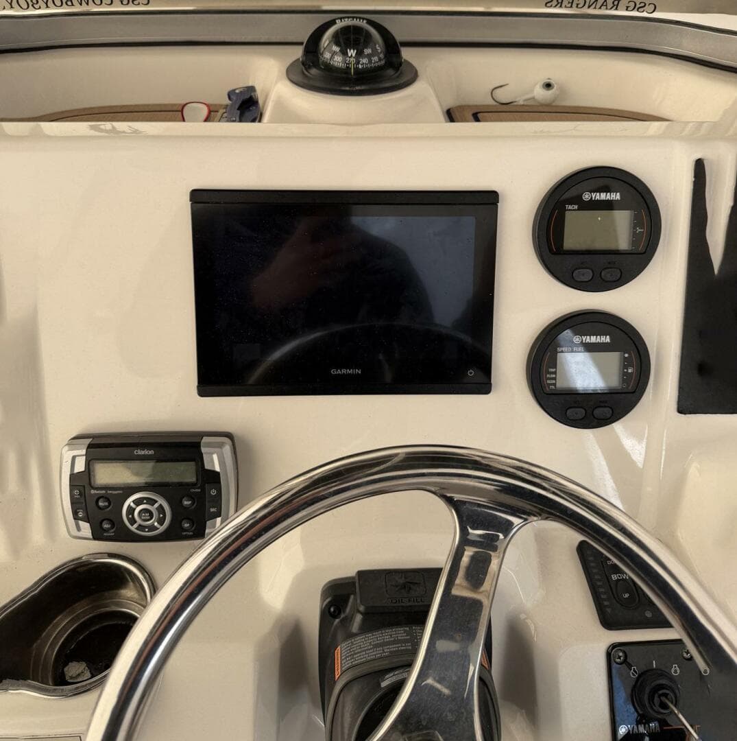 2015 Robalo R222 Center Console — photo 6
