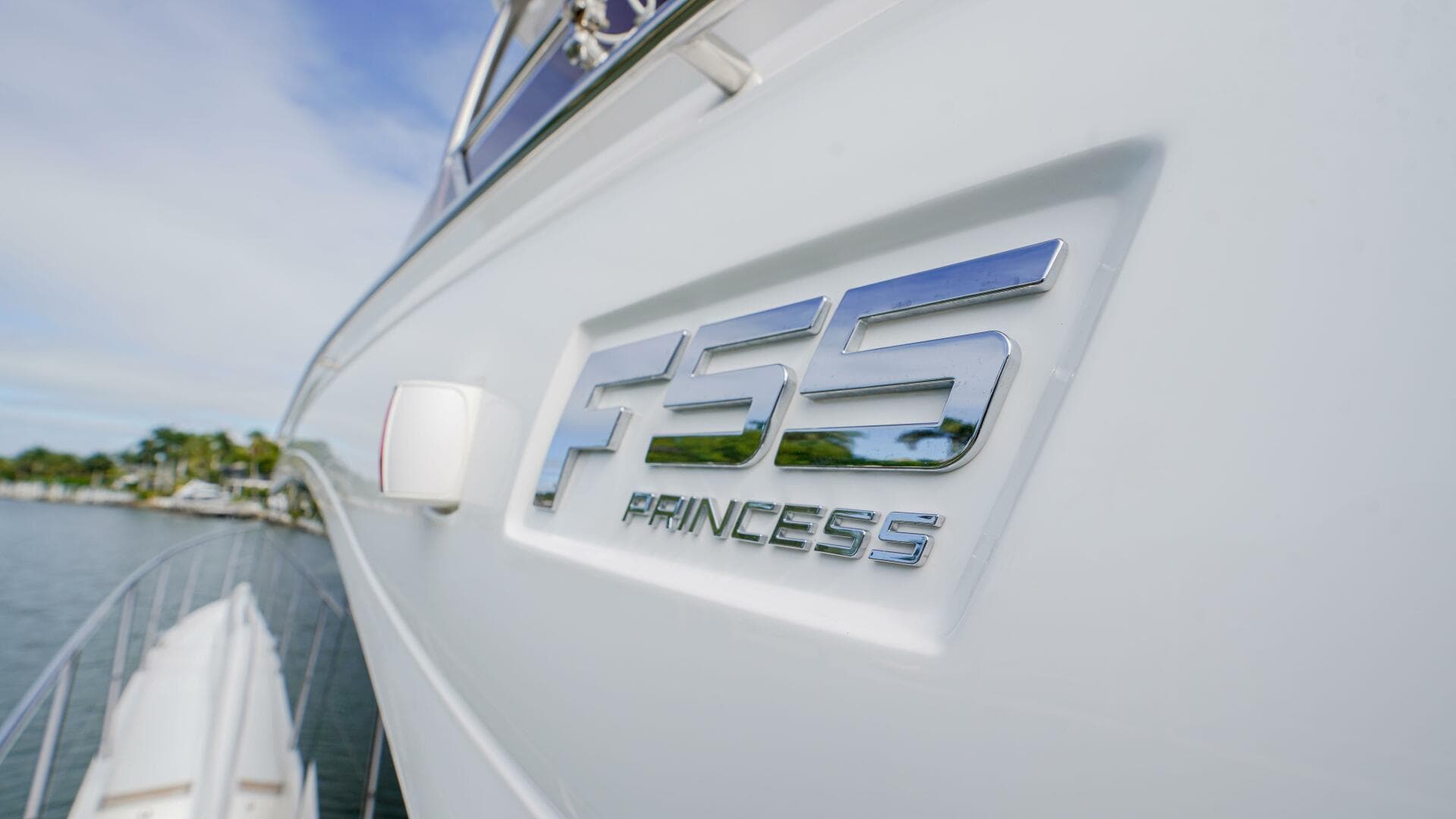 2022 Princess F55 — photo 11