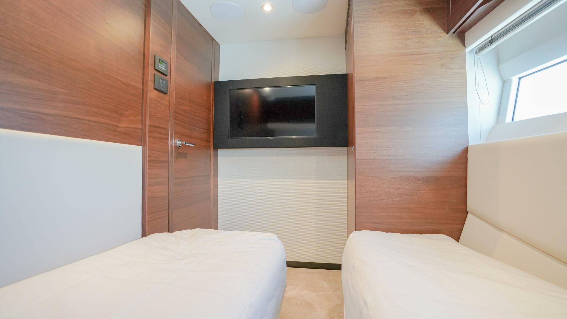 2022 Princess F55 — photo 53