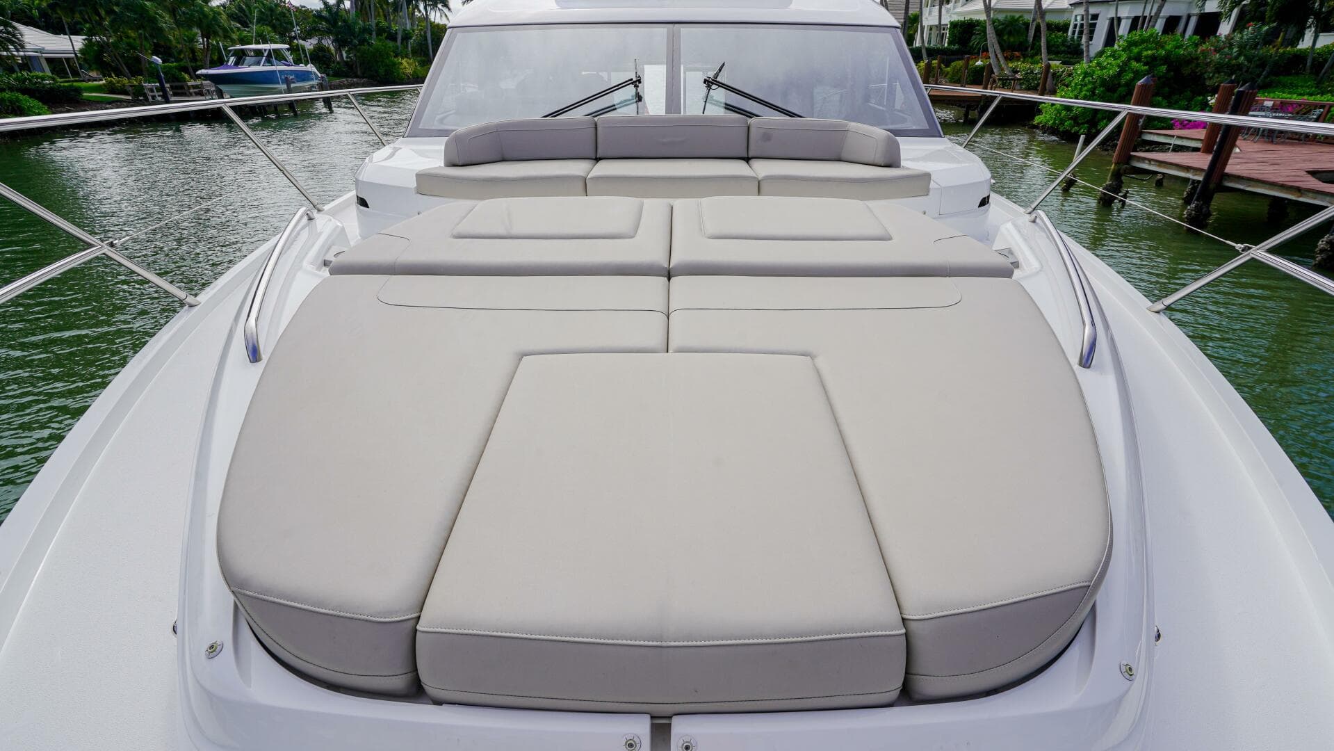 2022 Princess F55 — photo 17