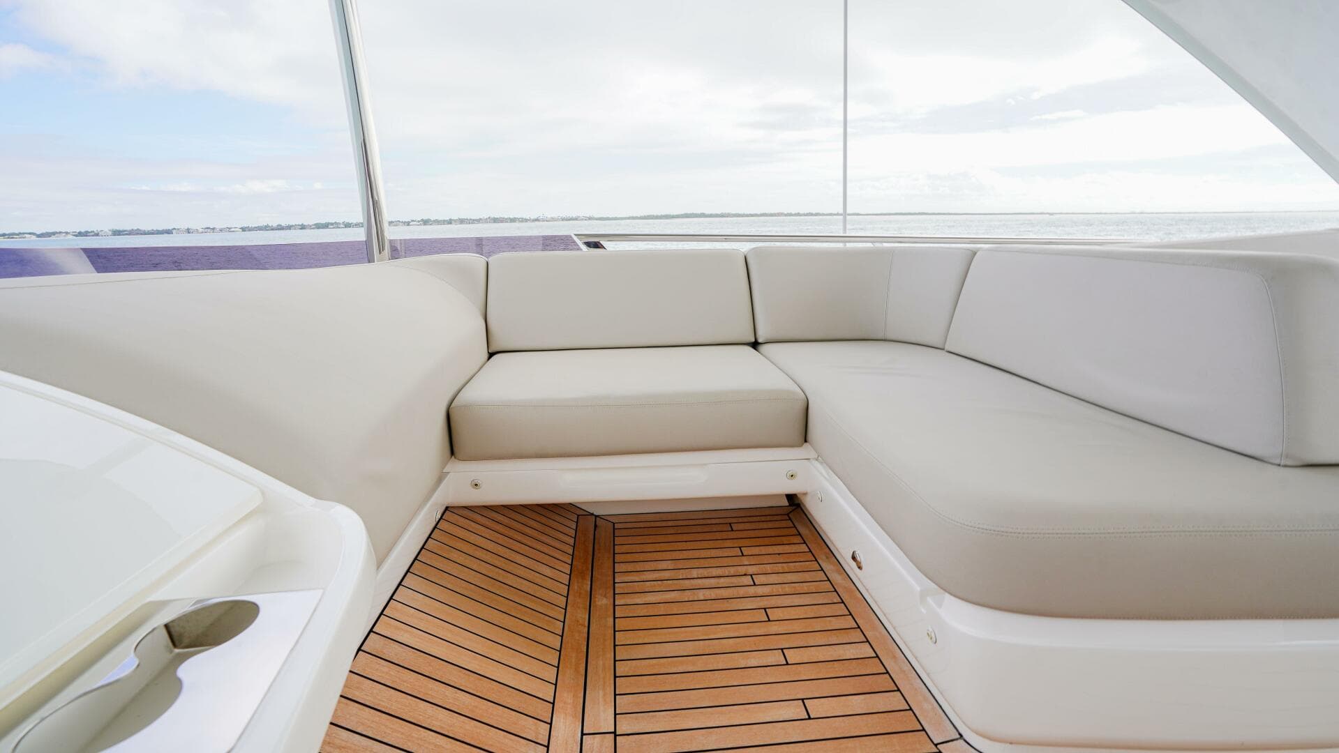 2022 Princess F55 — photo 64