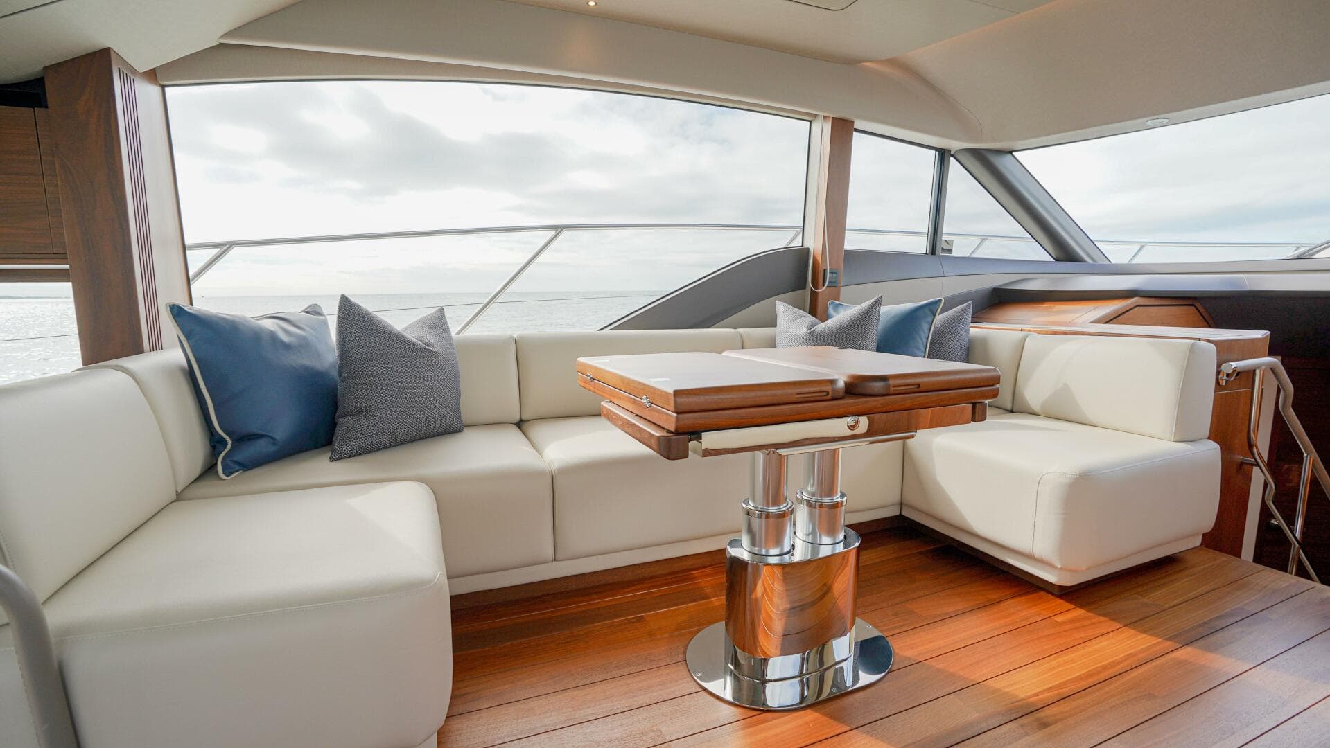 2022 Princess F55 — photo 30