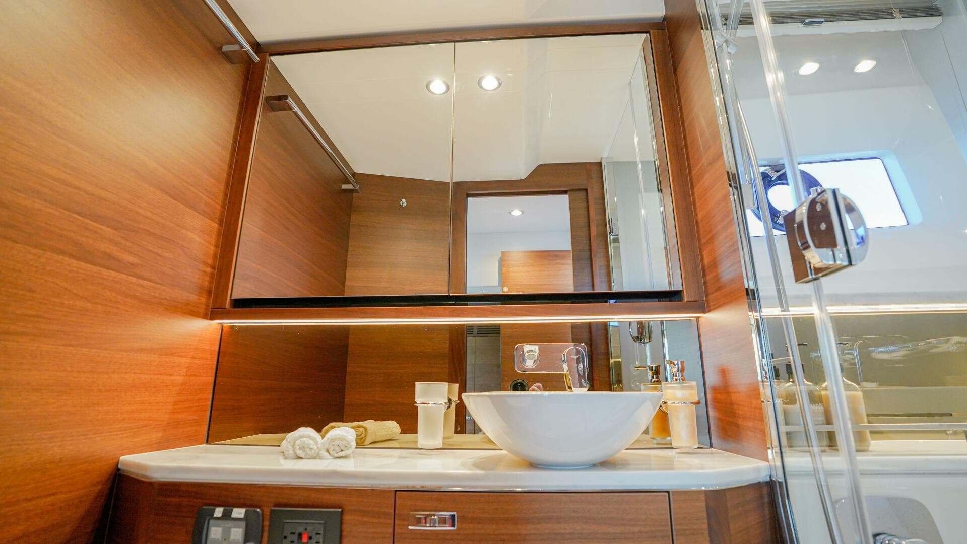 2022 Princess F55 — photo 48