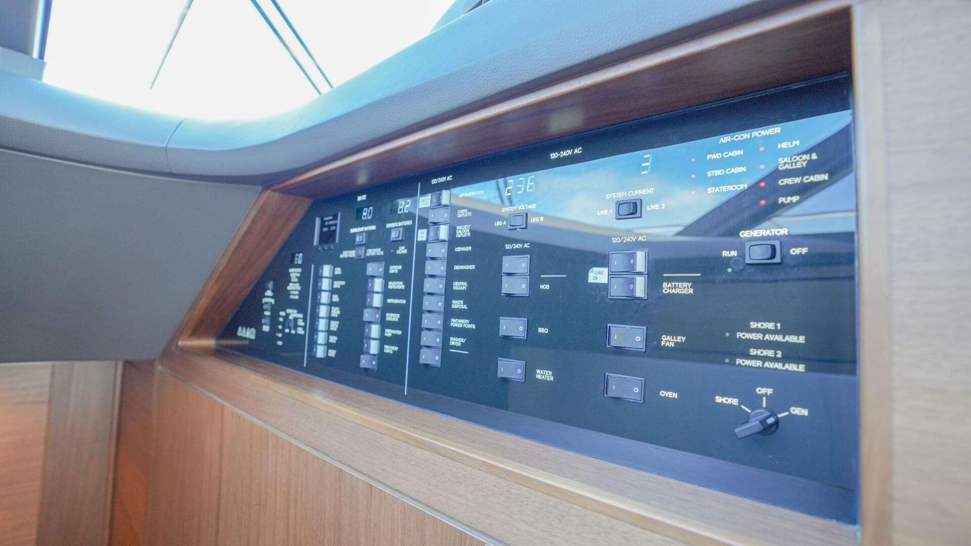 2022 Princess F55 — photo 40