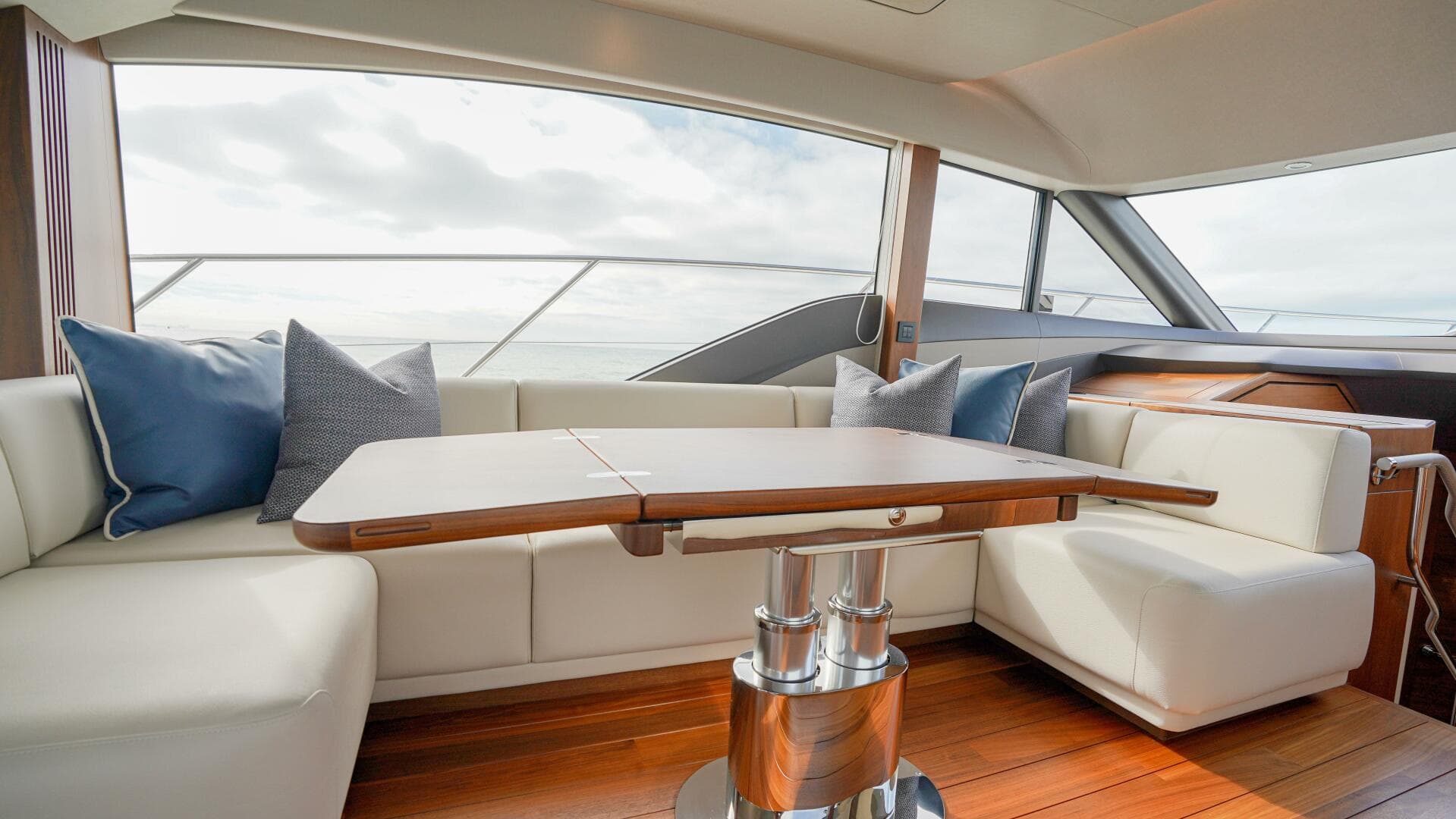 2022 Princess F55 — photo 31