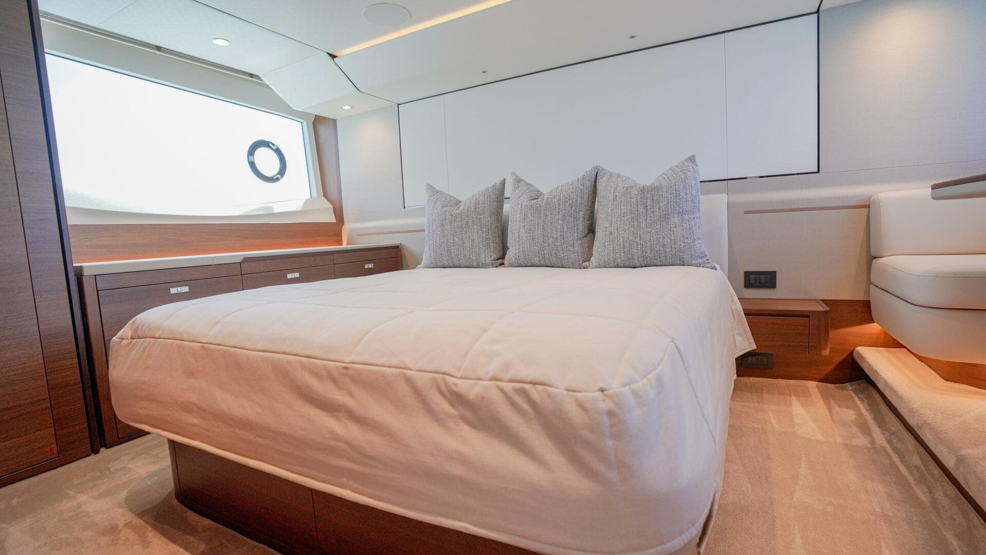 2022 Princess F55 — photo 44