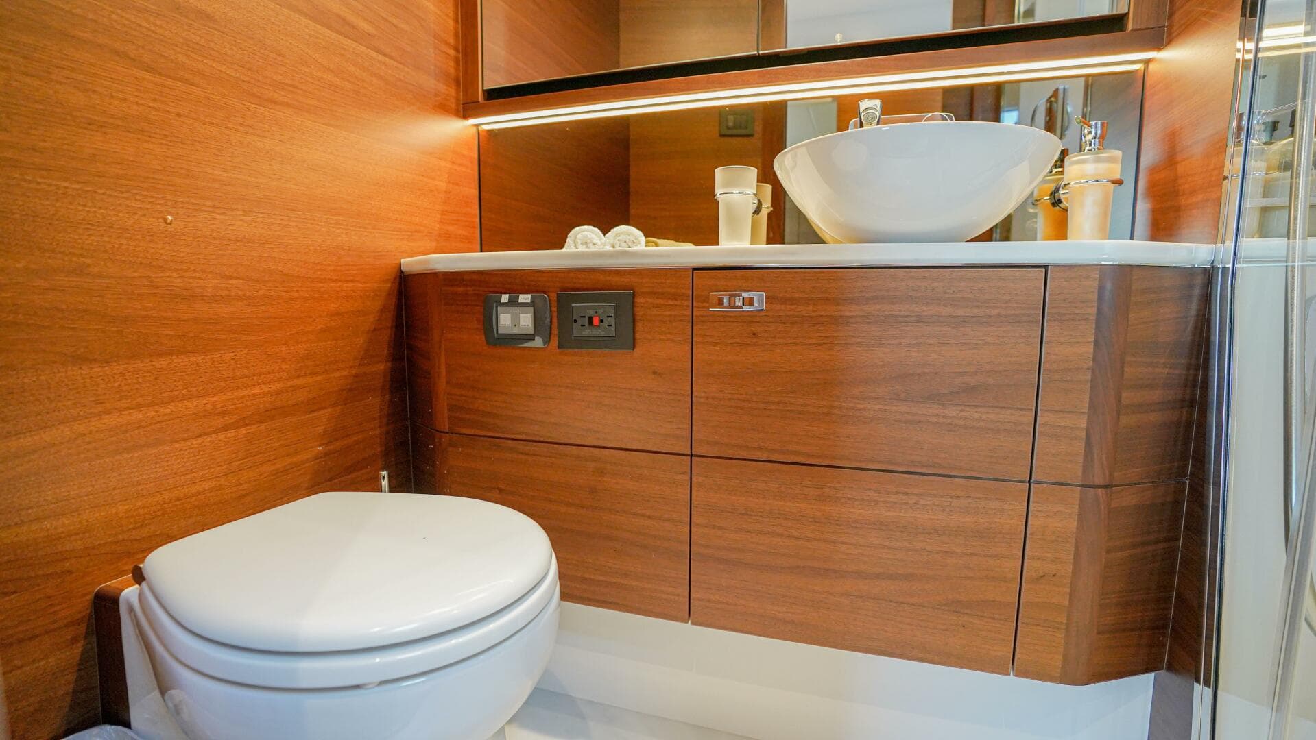 2022 Princess F55 — photo 49