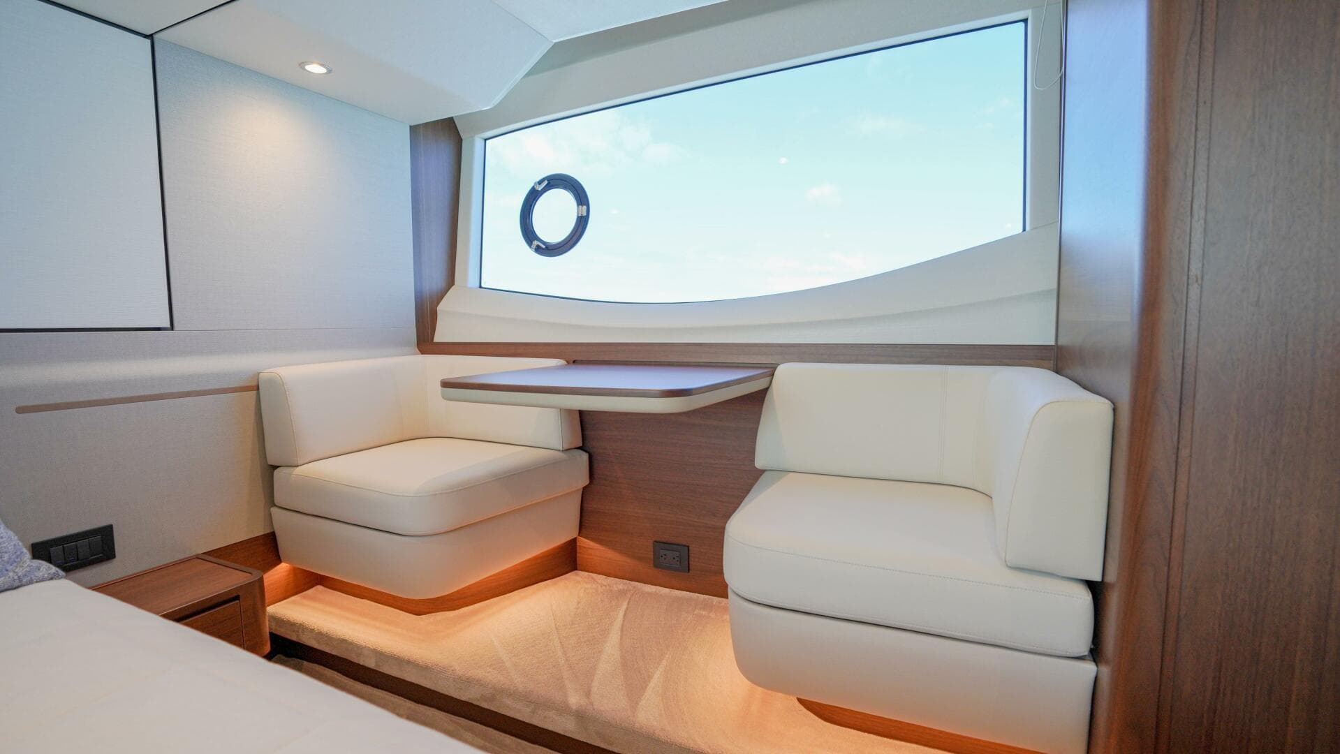 2022 Princess F55 — photo 46