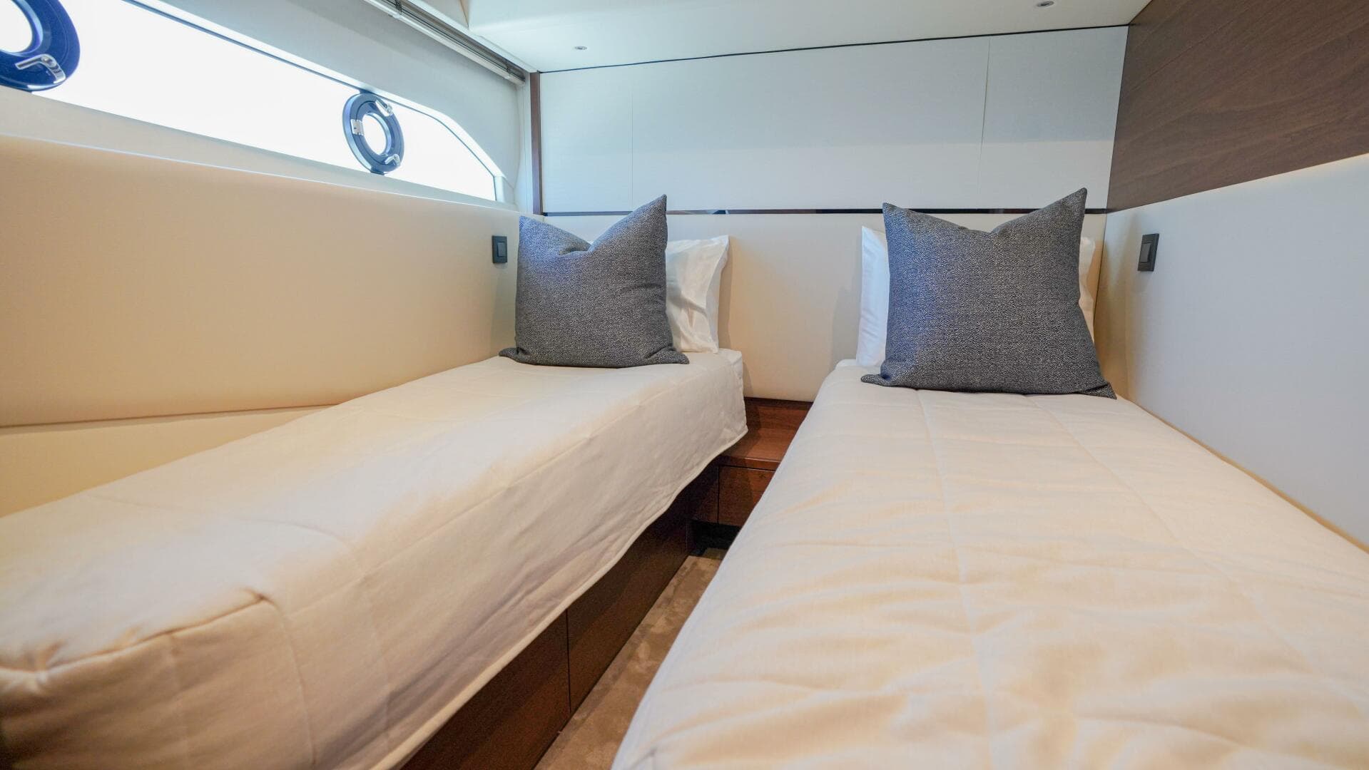 2022 Princess F55 — photo 52