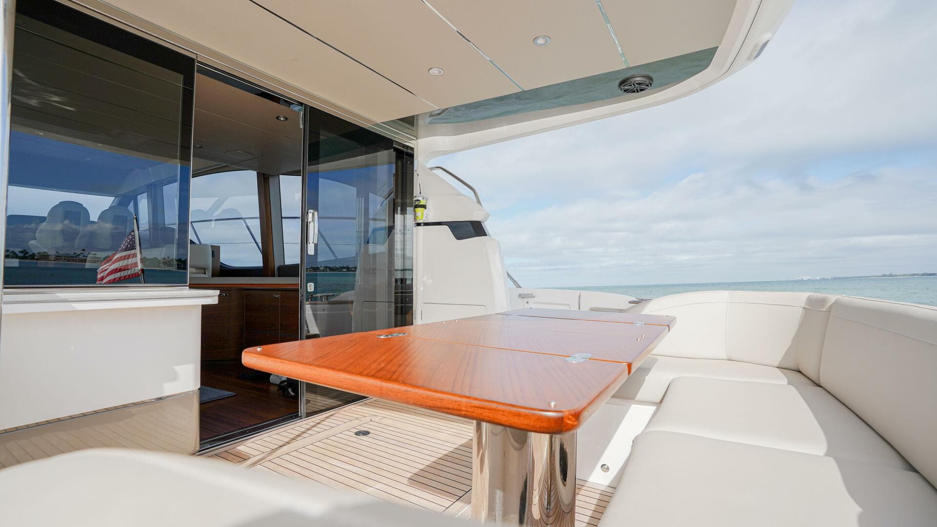 2022 Princess F55 — photo 14