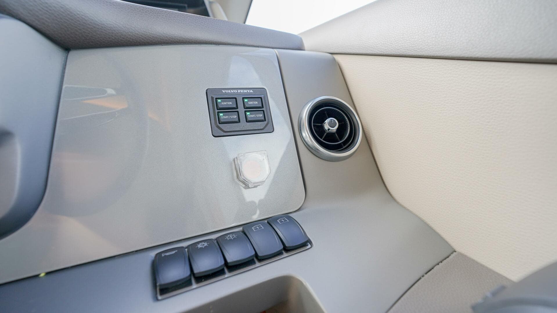 2022 Princess F55 — photo 37