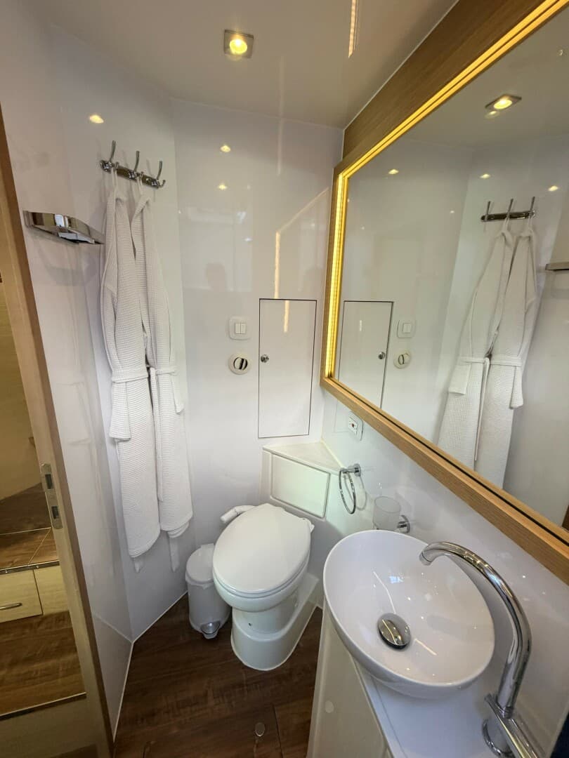 2022 Aquila 54 — photo 38