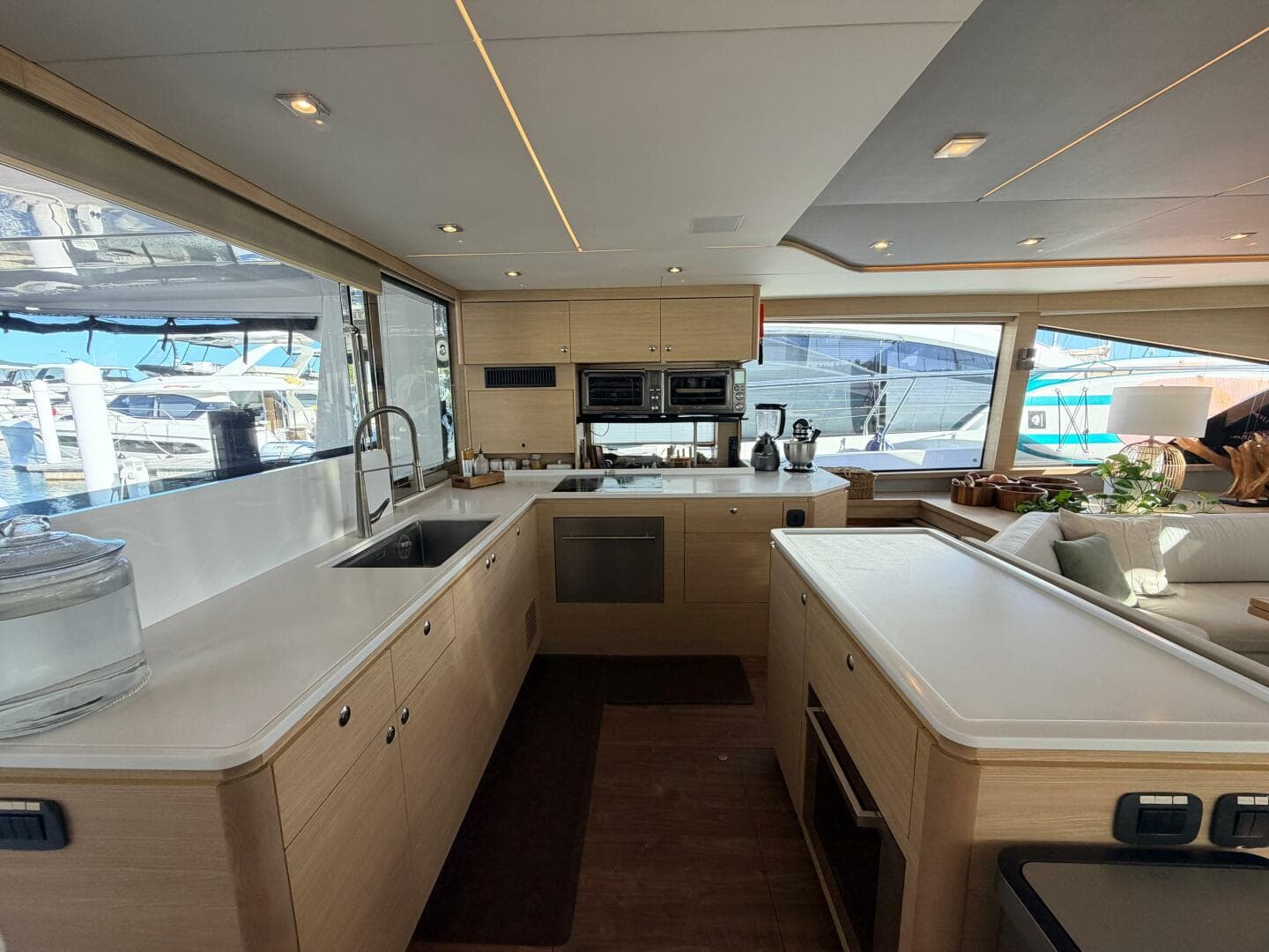 2022 Aquila 54 — photo 23