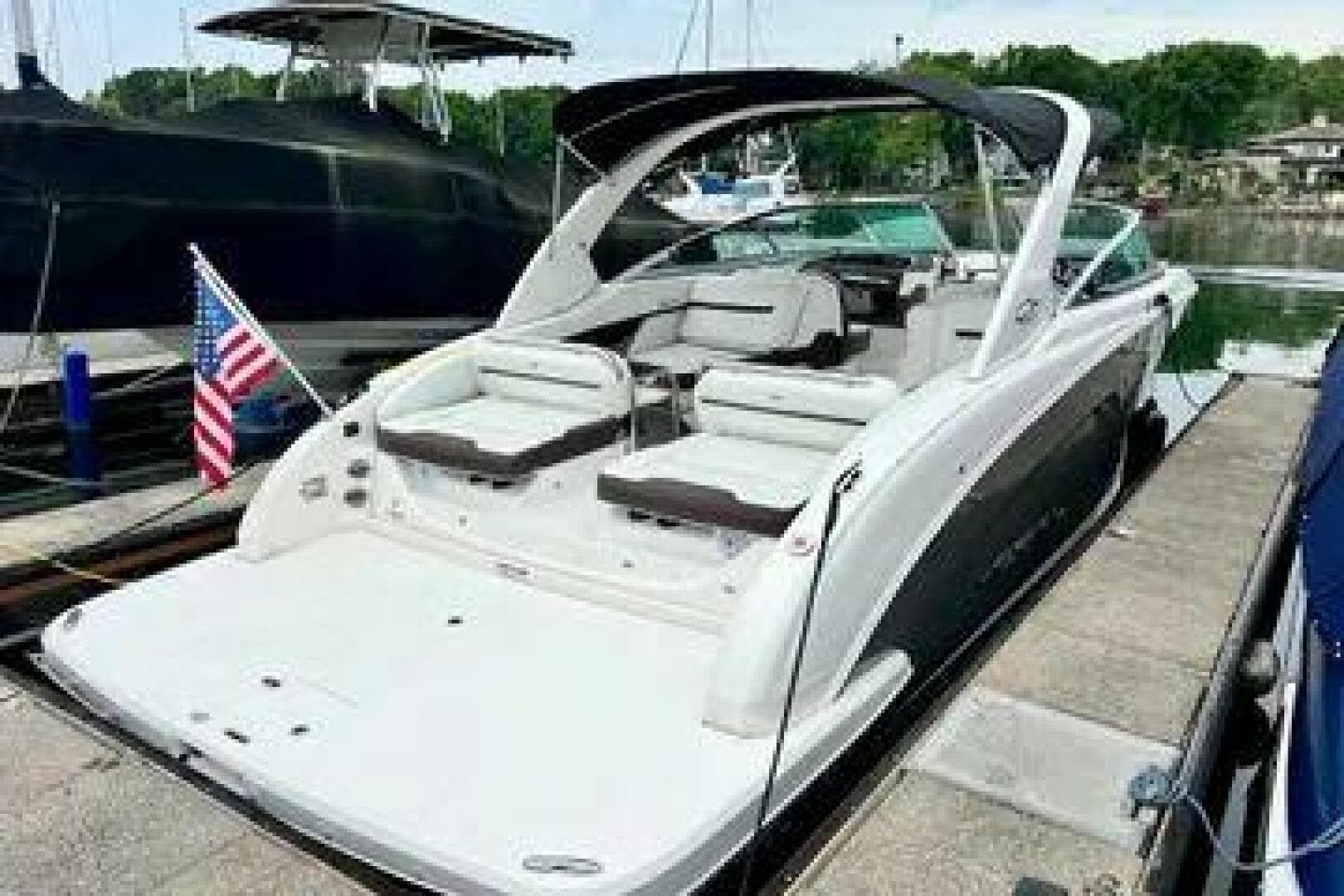 2016 Regal 3200 Bowrider — photo 2