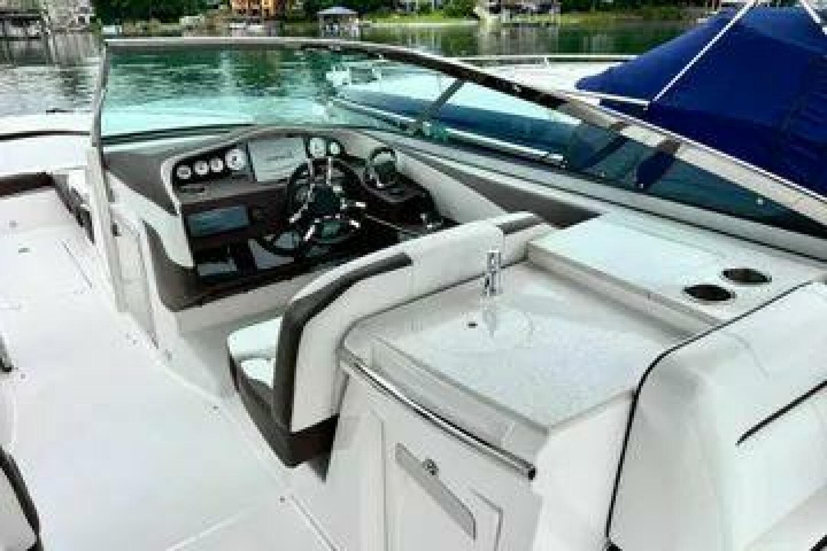 2016 Regal 3200 Bowrider — photo 5
