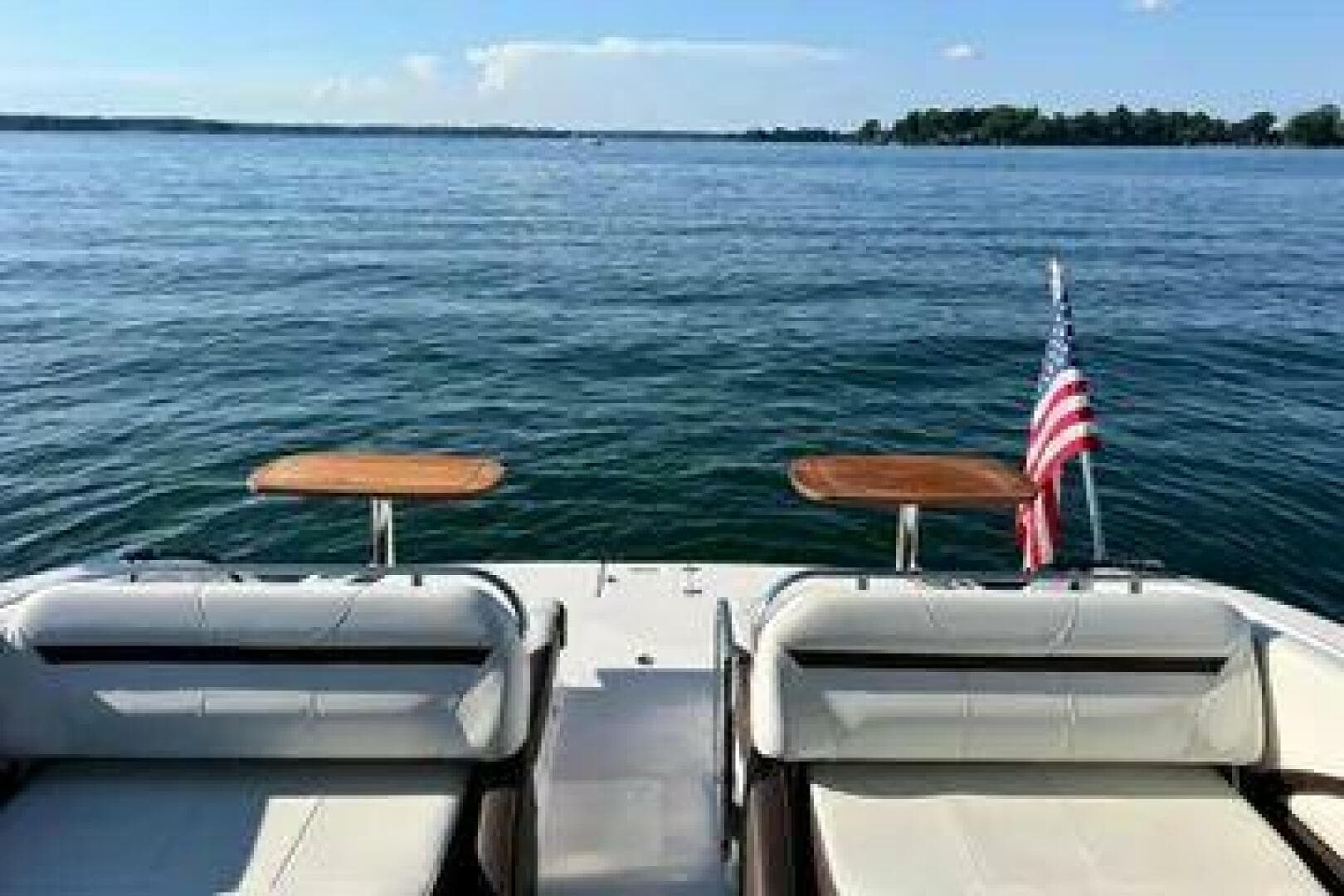 2016 Regal 3200 Bowrider — photo 7