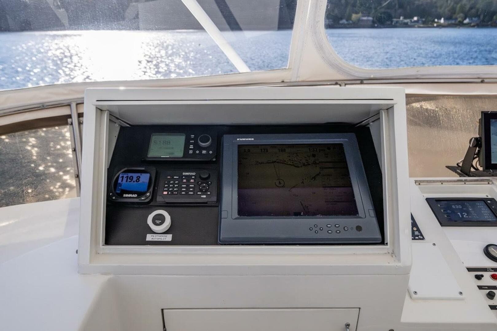 1988 Cheoy Lee 92 — photo 19