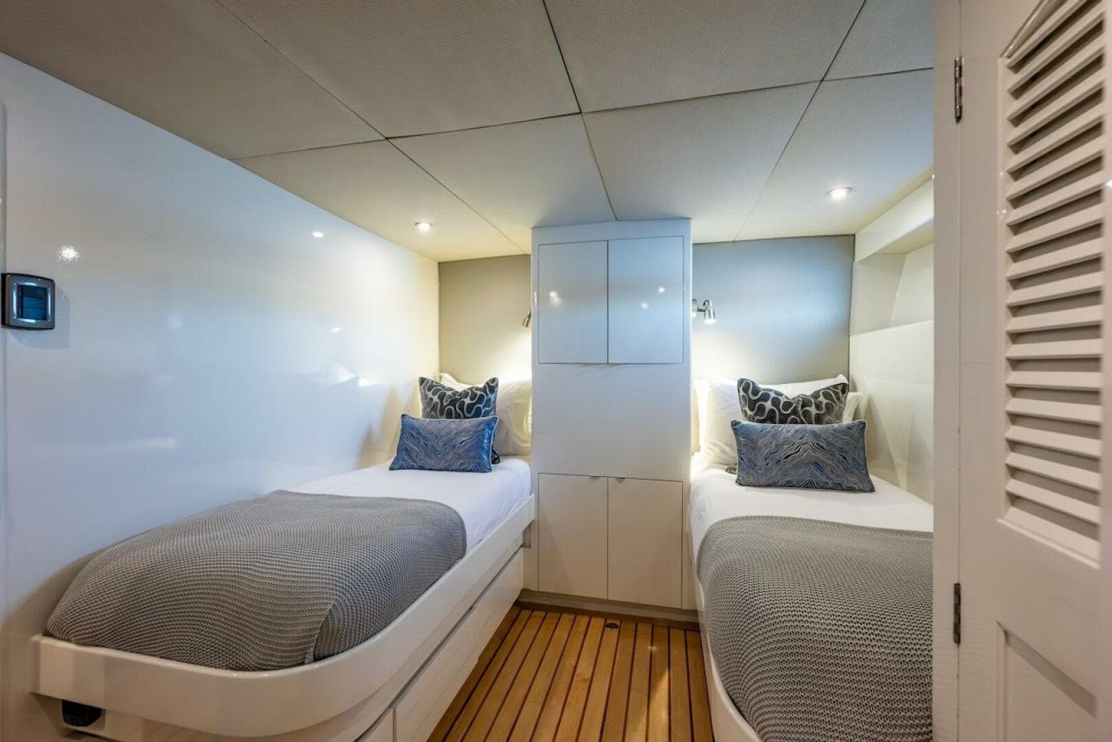 1988 Cheoy Lee 92 — photo 77