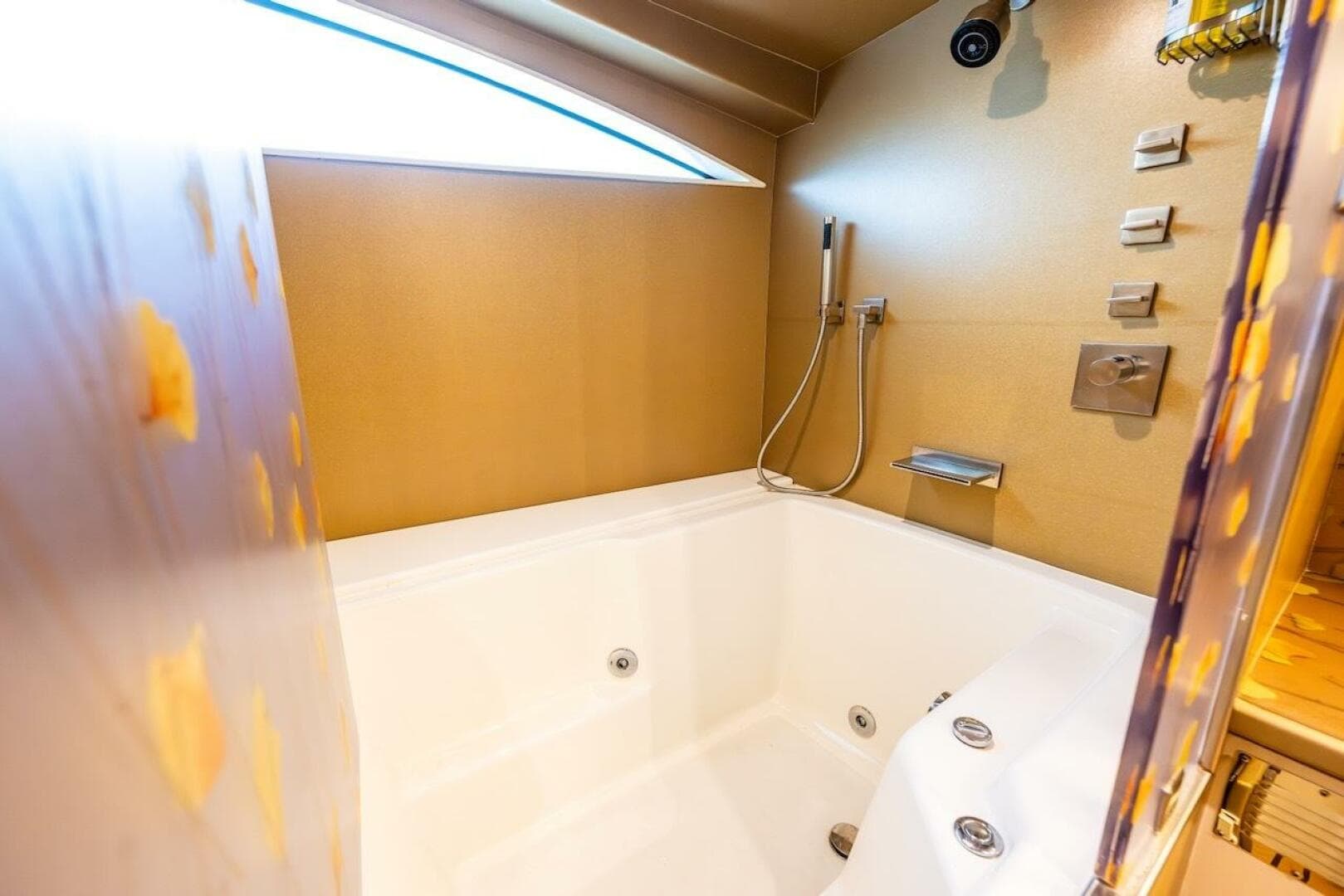 1988 Cheoy Lee 92 — photo 71