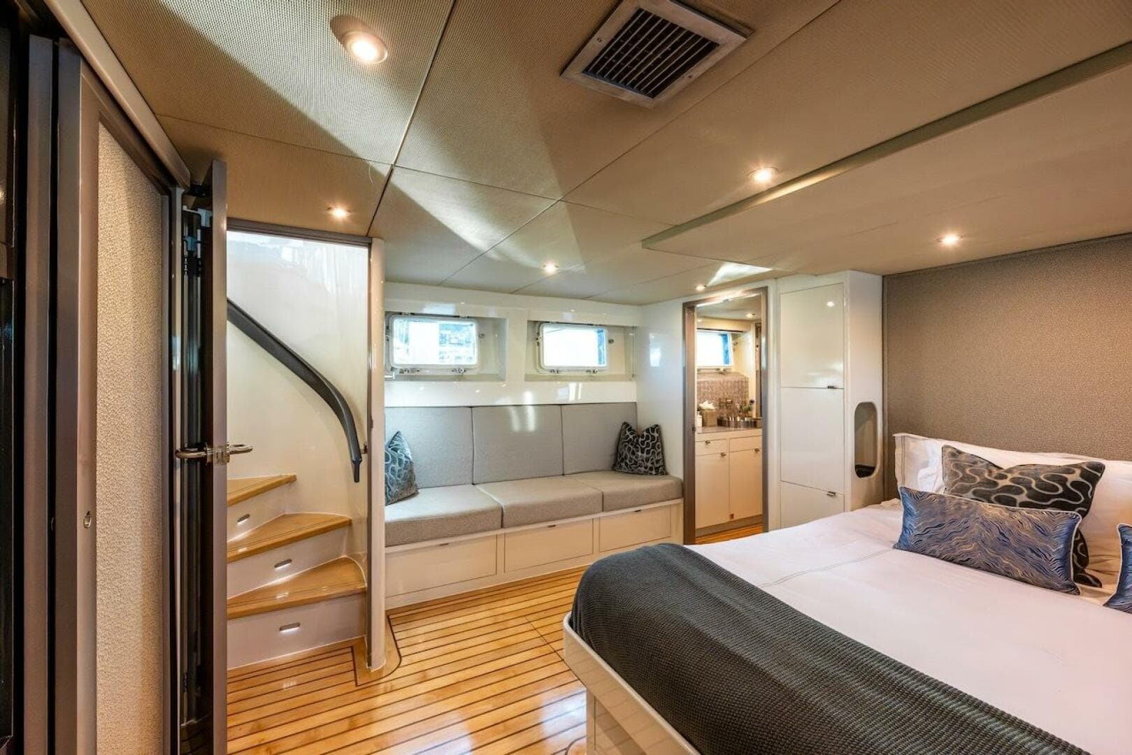 1988 Cheoy Lee 92 — photo 56