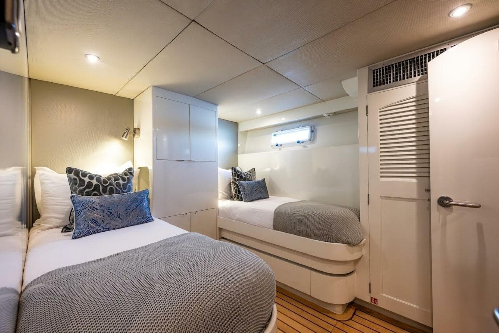 1988 Cheoy Lee 92 — photo 76