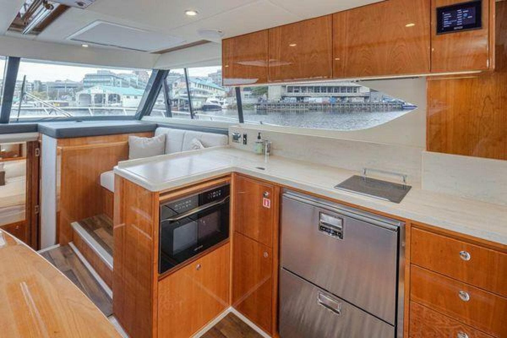 2019 Riviera 395 Suv — photo 3