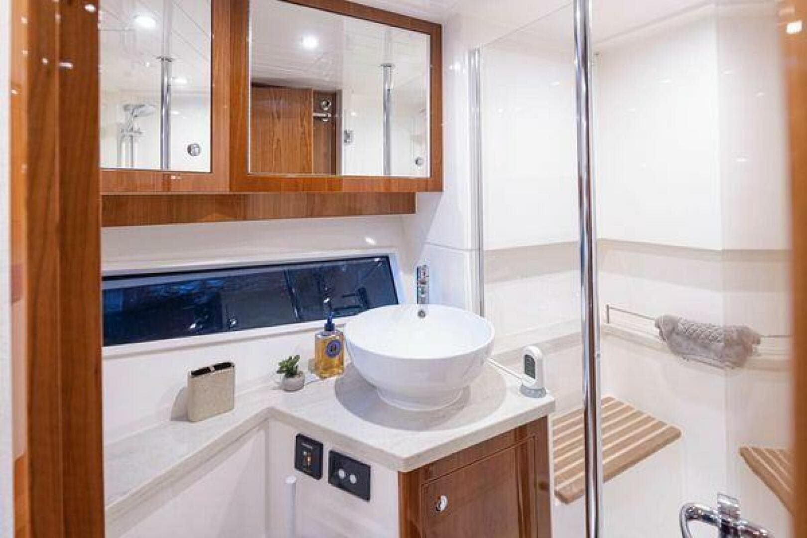 2019 Riviera 395 Suv — photo 17