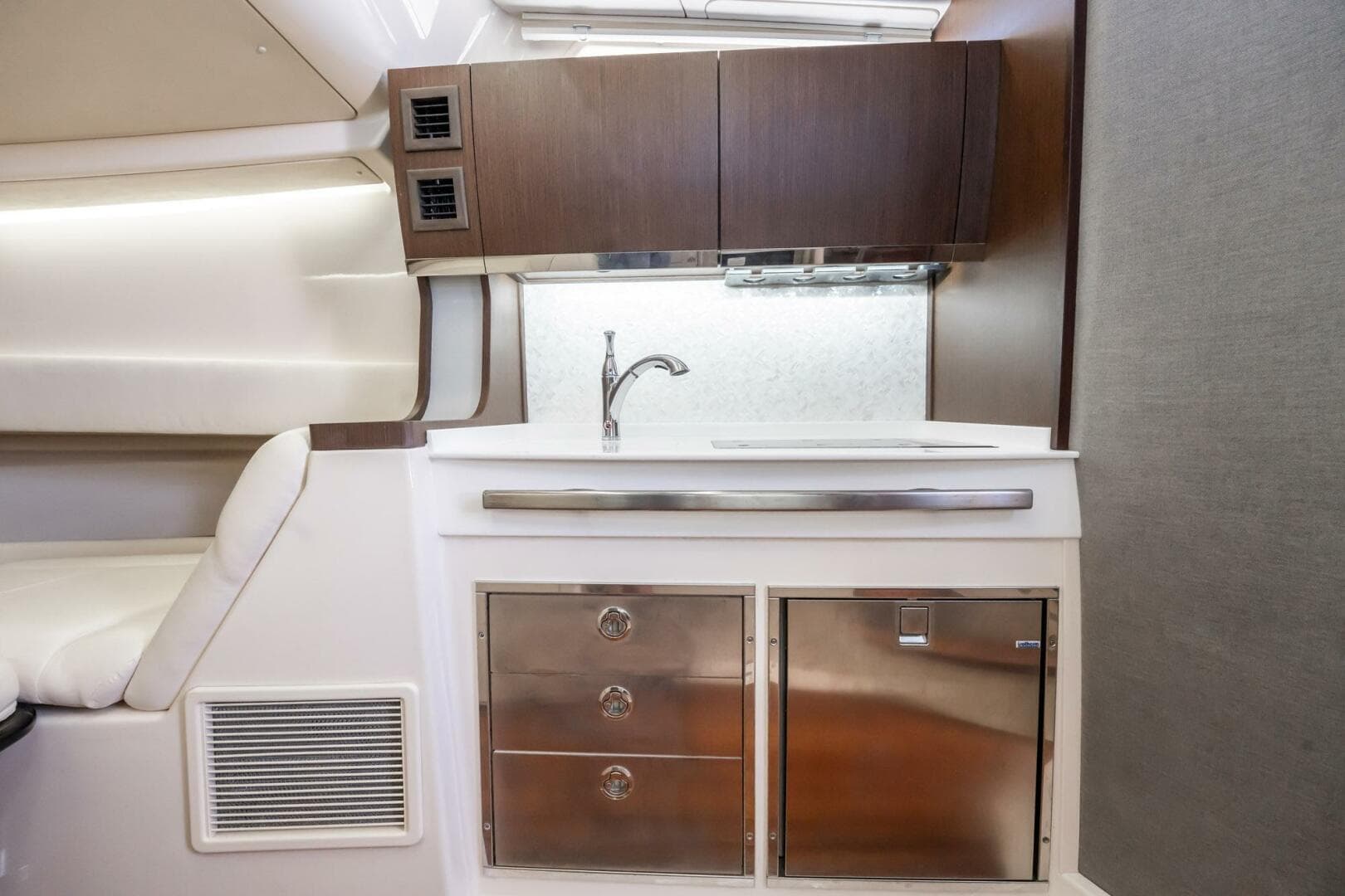 2021 Grady-White Canyon 456 — photo 15