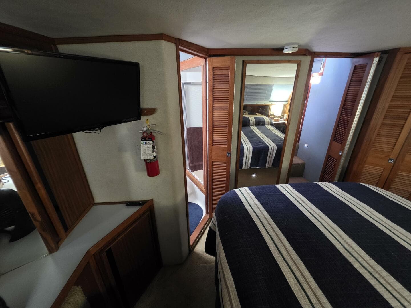 1988 Sea Ray 415 — photo 39