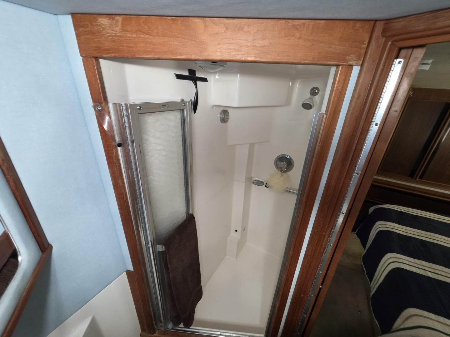 1988 Sea Ray 415 — photo 34