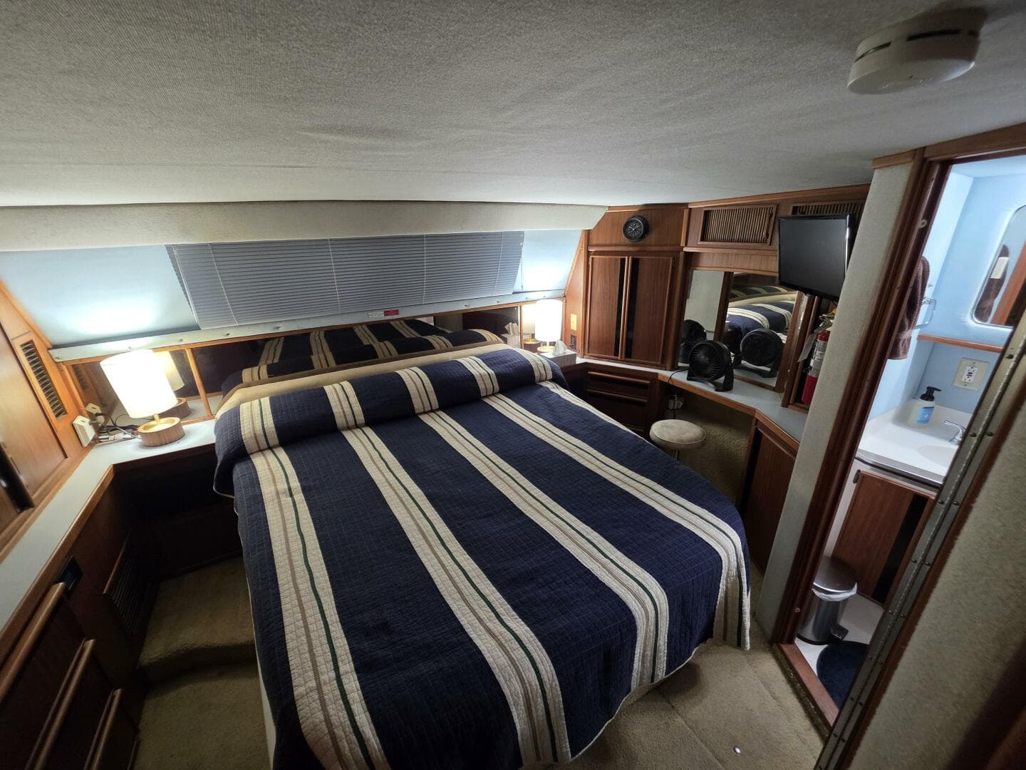 1988 Sea Ray 415 — photo 37