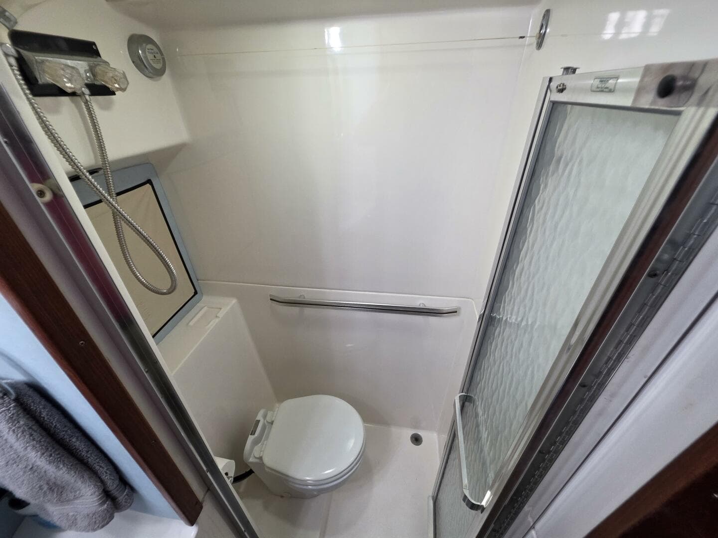 1988 Sea Ray 415 — photo 26