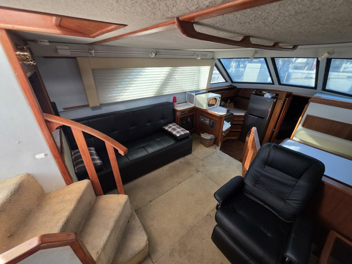 1988 Sea Ray 415 — photo 33